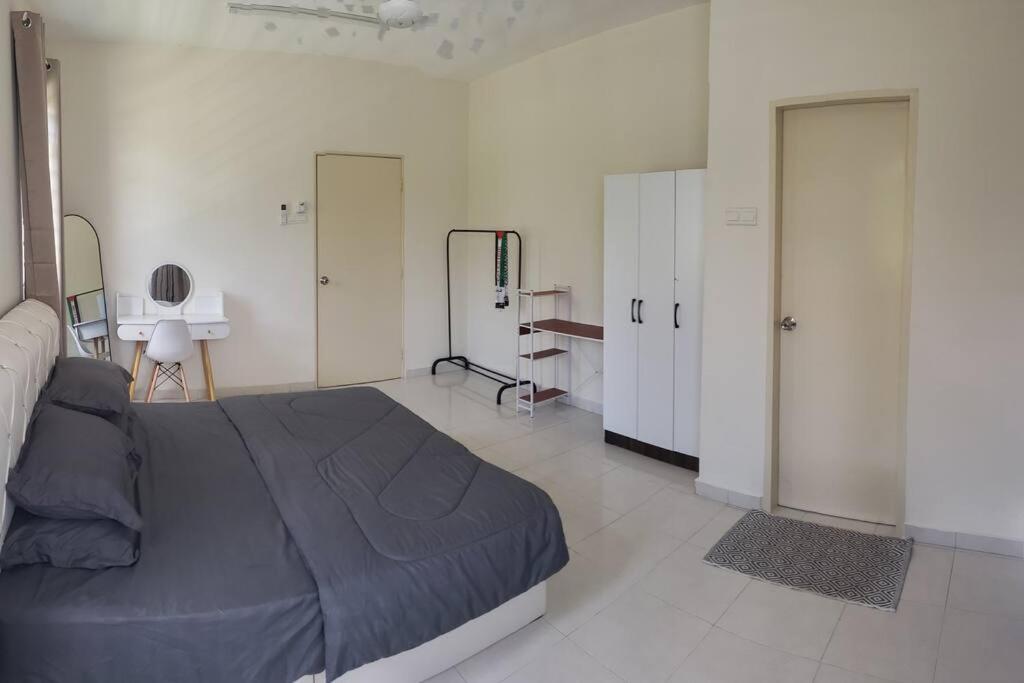 Four-Bedroom House photo 3