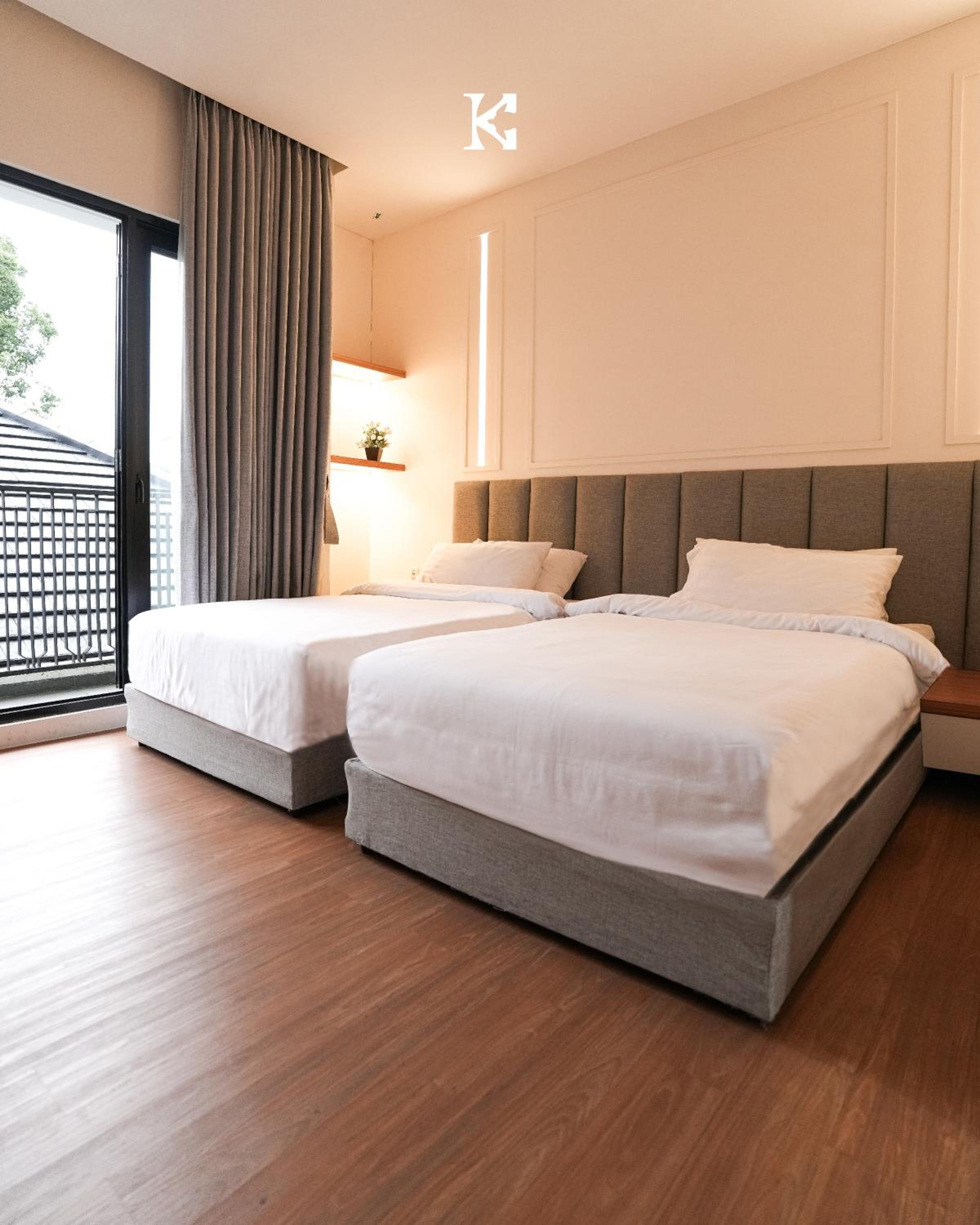 Twin Room with Balcony