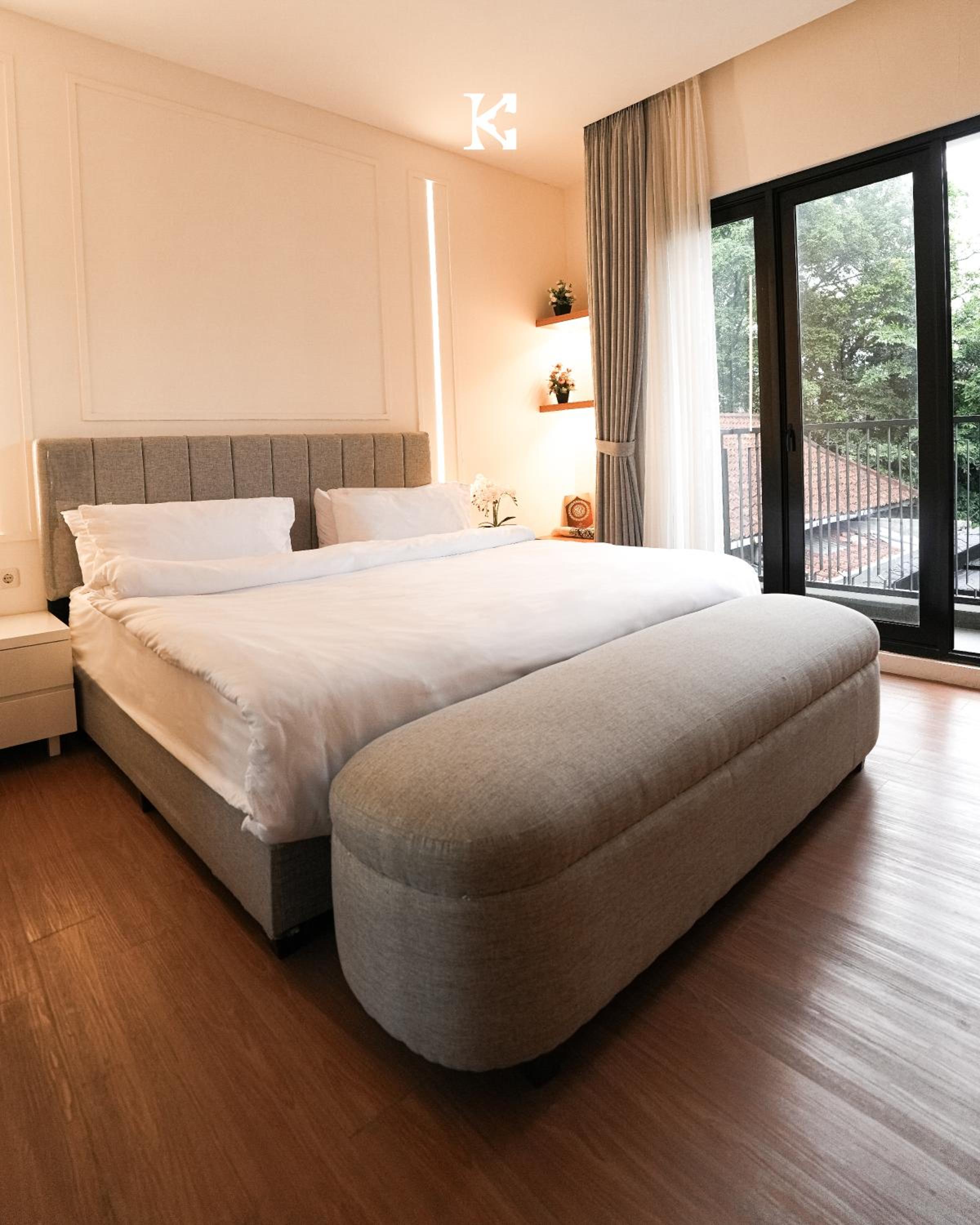 Deluxe King Room