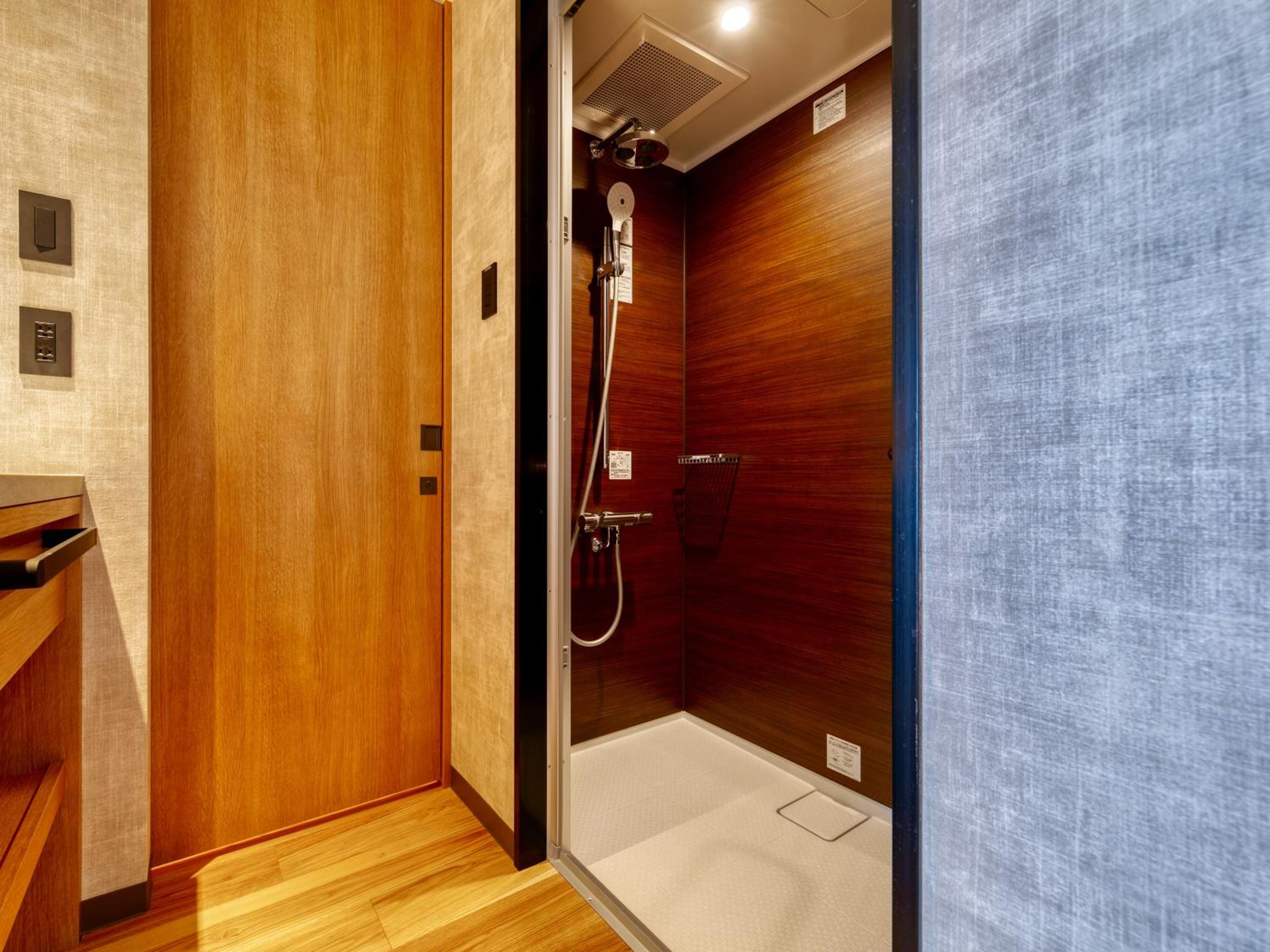 Wood Flat Twin Room and Fixed Window with Shower - Non Smoking - Photo 8