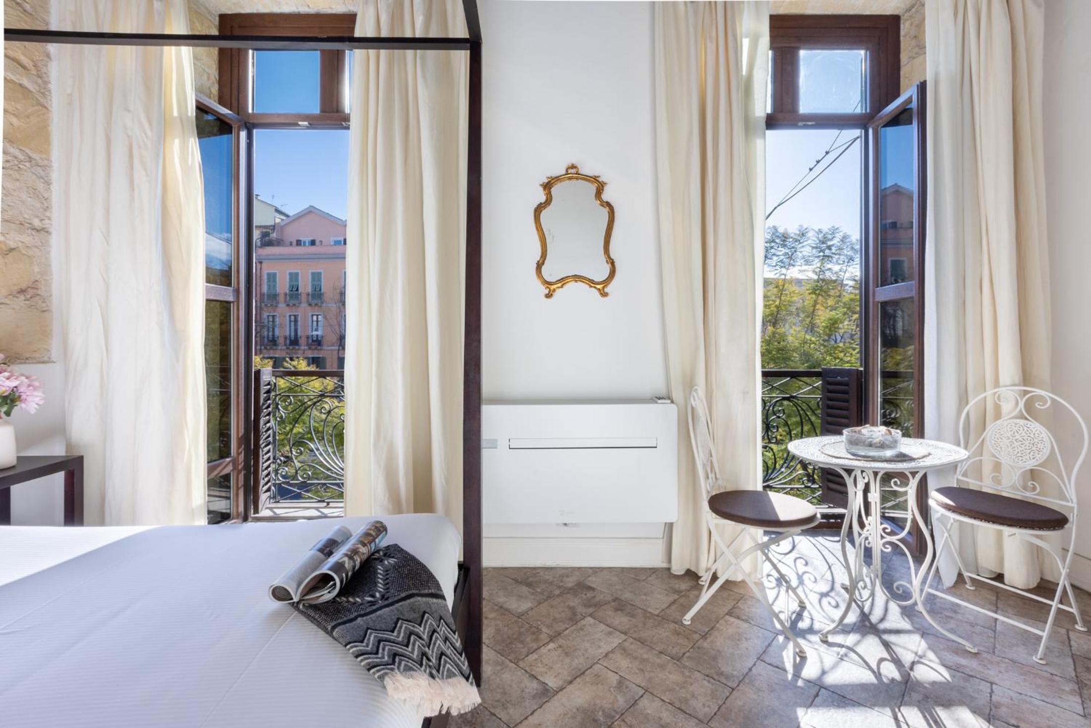 Deluxe Double Room with Balcony photo 2