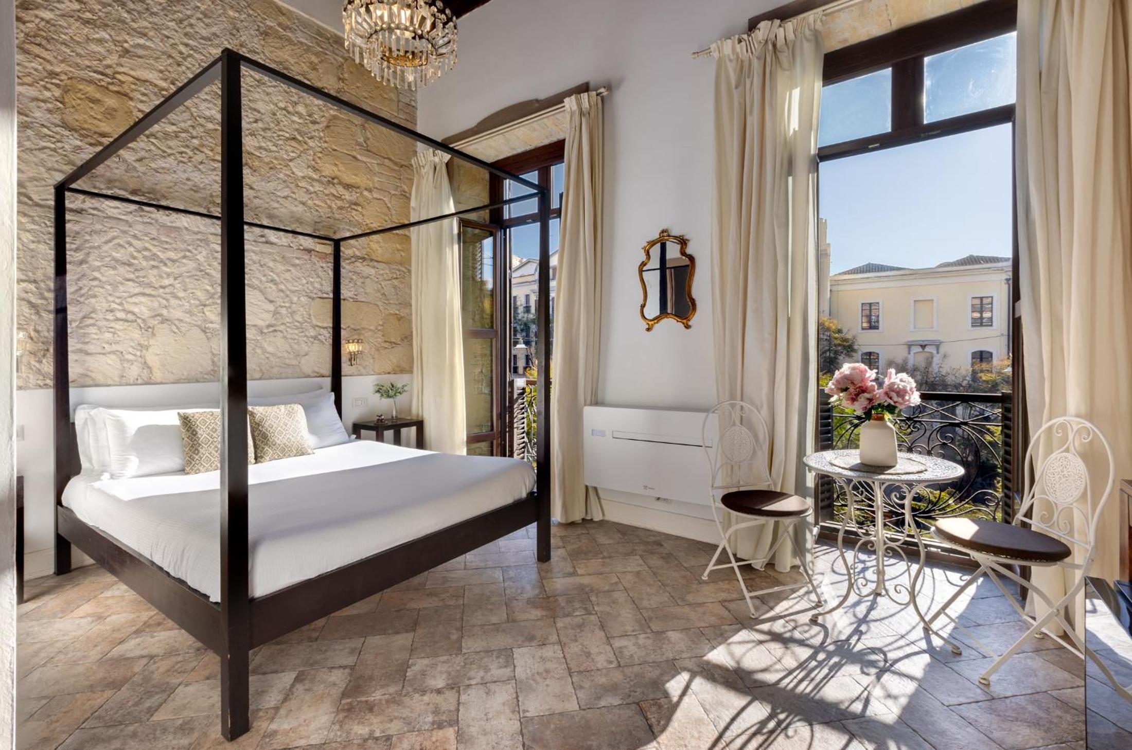 Deluxe Double Room with Balcony photo 3