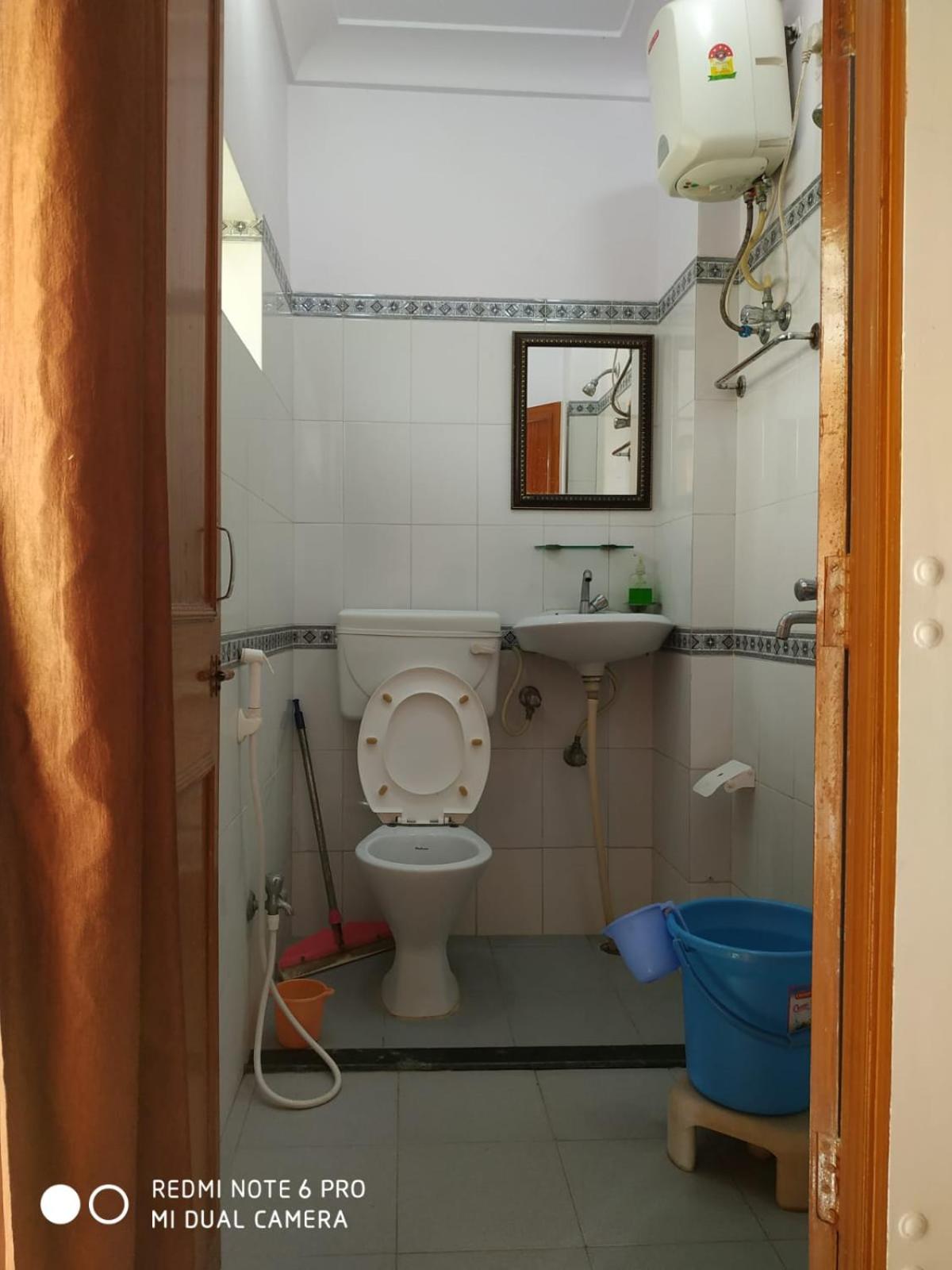 Single Bed in Mixed Dormitory Room