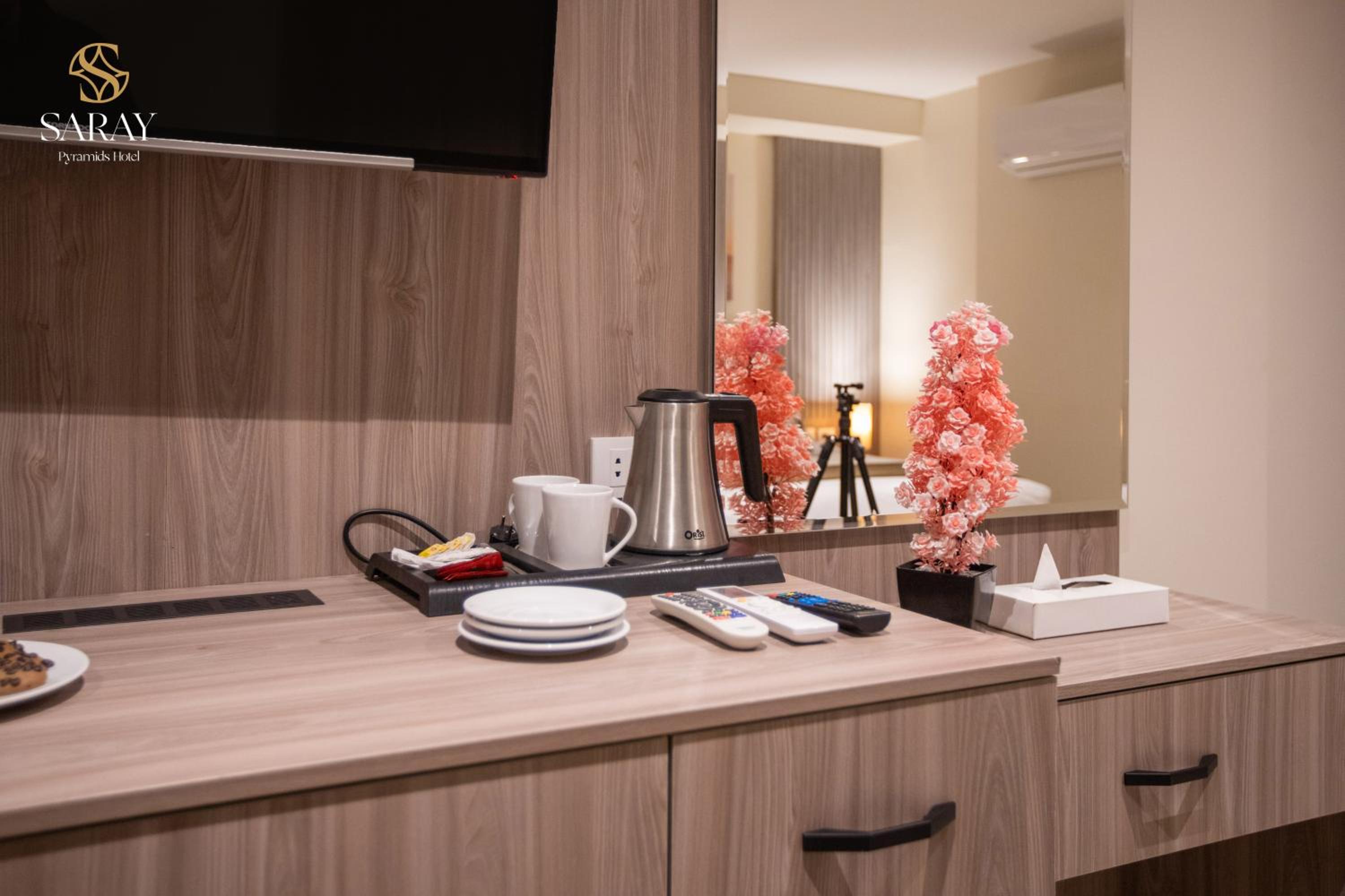 Deluxe Double or Twin Room thumbnail 5