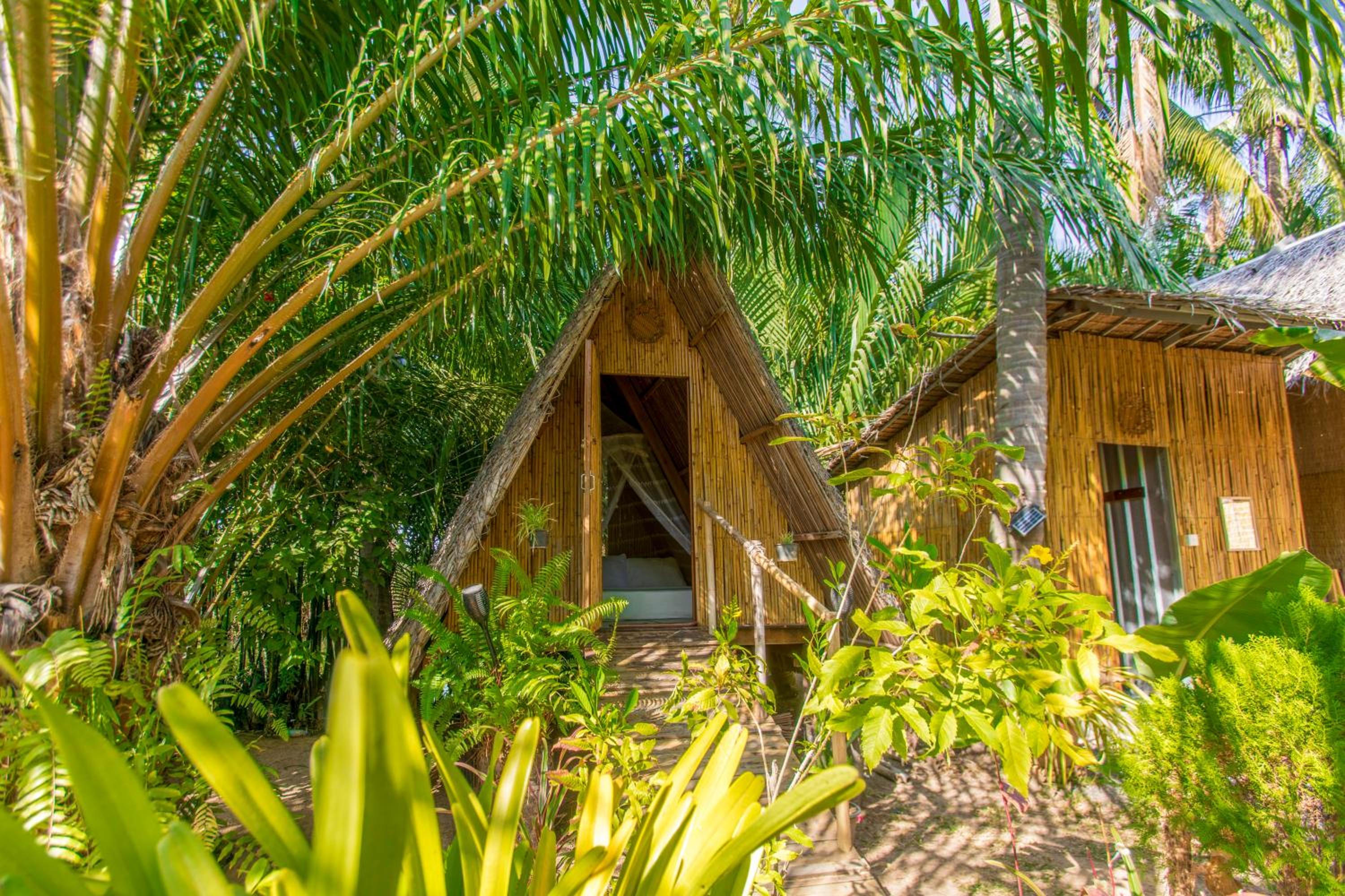 Hut - Water Front  - Photo 3