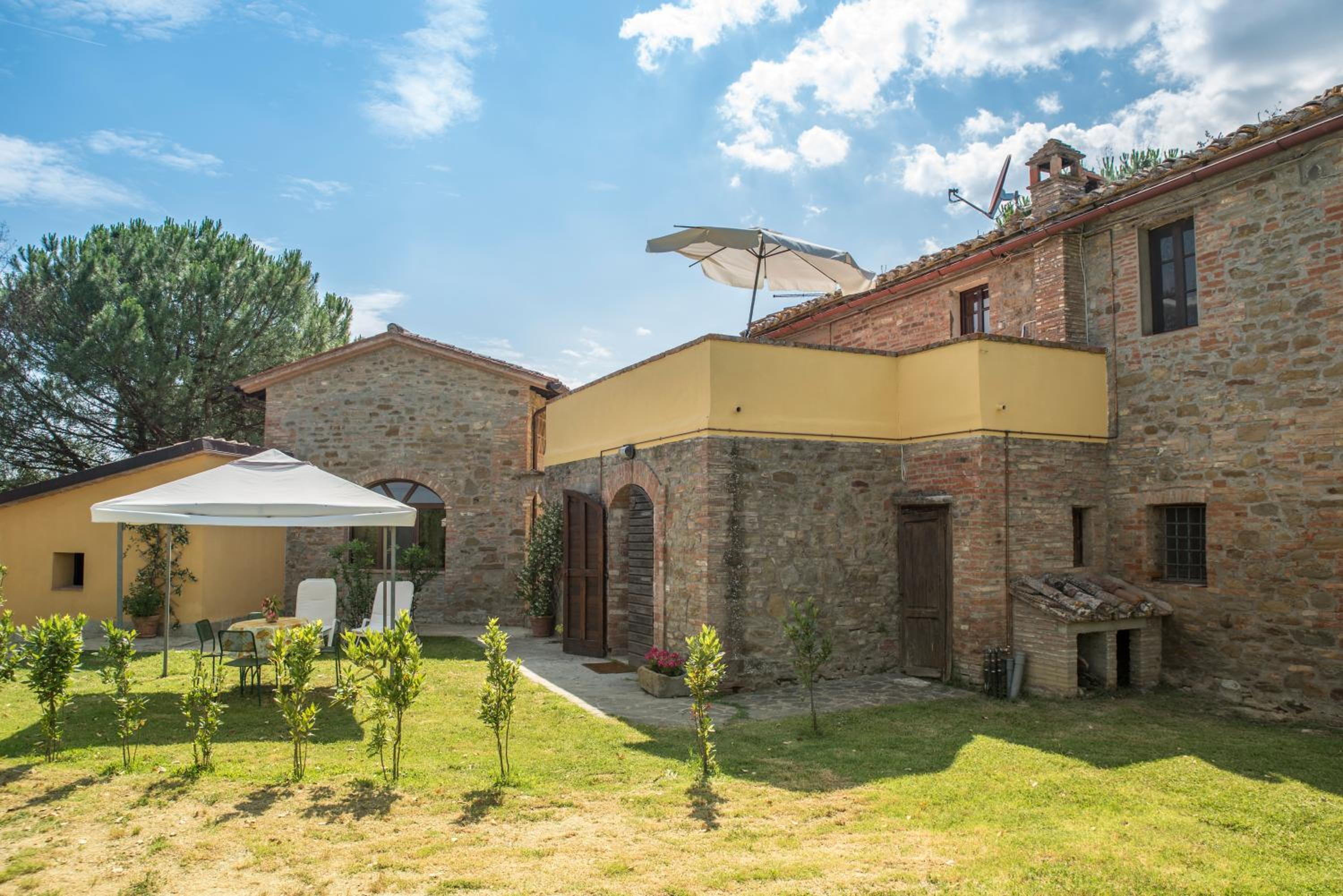 Villa photo 2