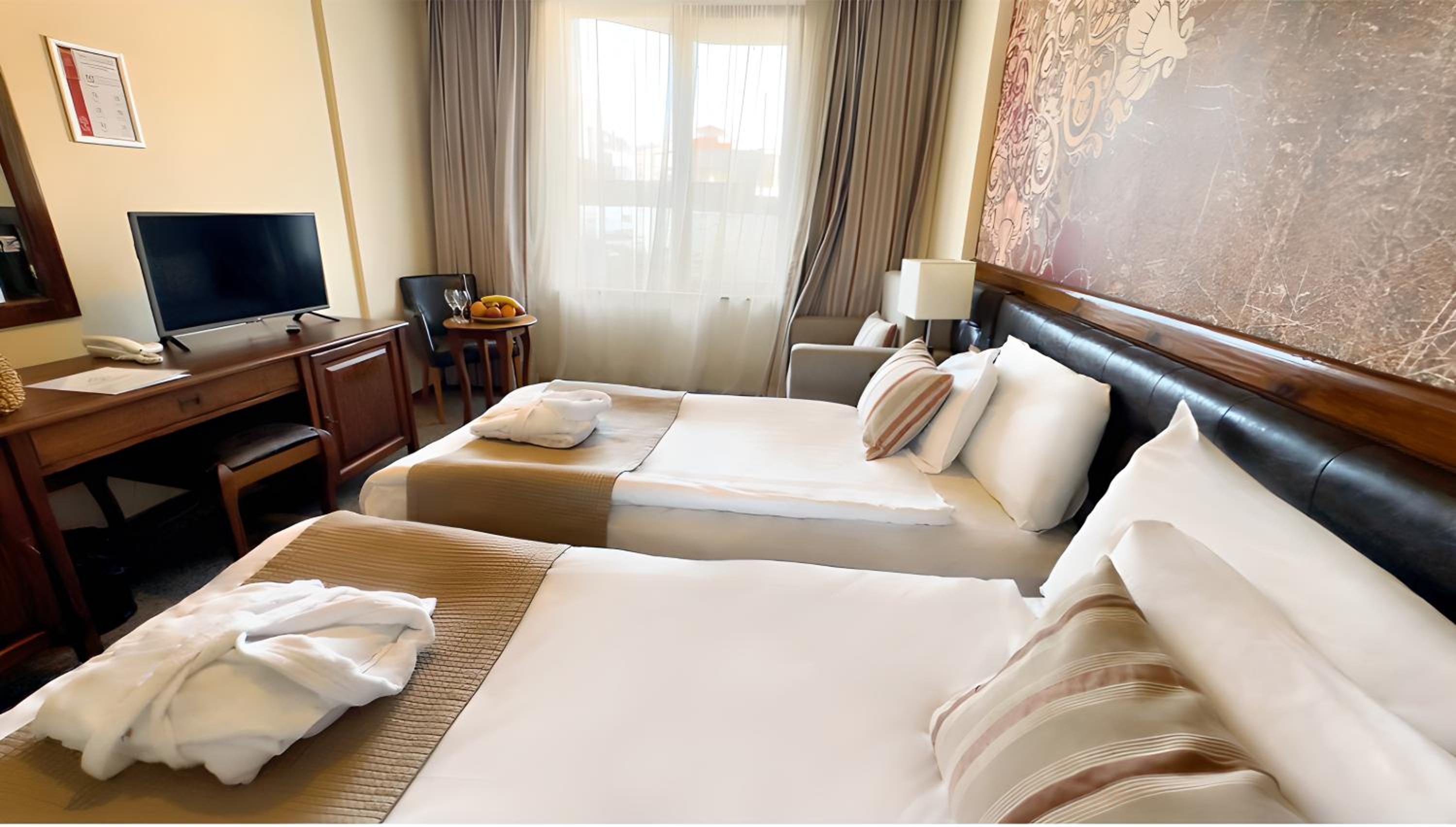 Twin Room (1 Adult + 2 Children) - Halfboard Included photo 3