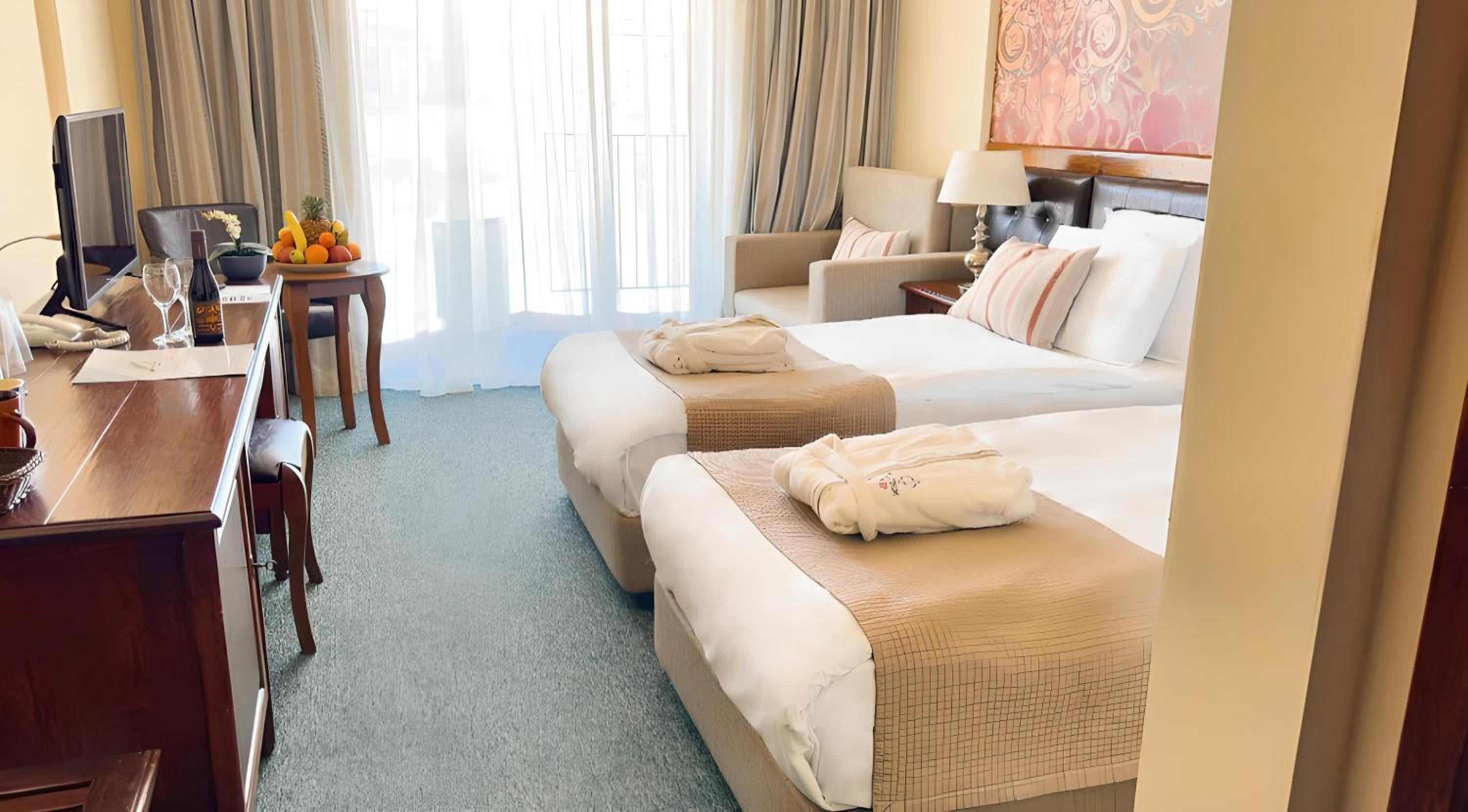 Twin Room with Balcony (1 Adult + 2 Children) - Halfboard Included photo 3