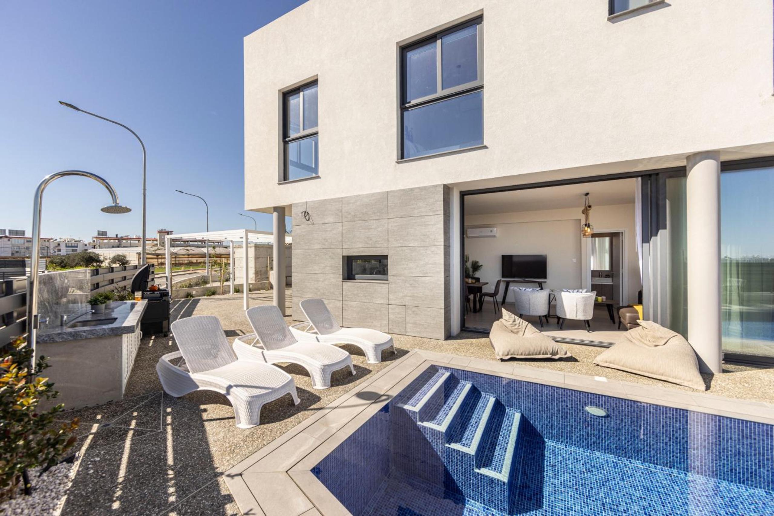 Villa with Private Pool photo 3