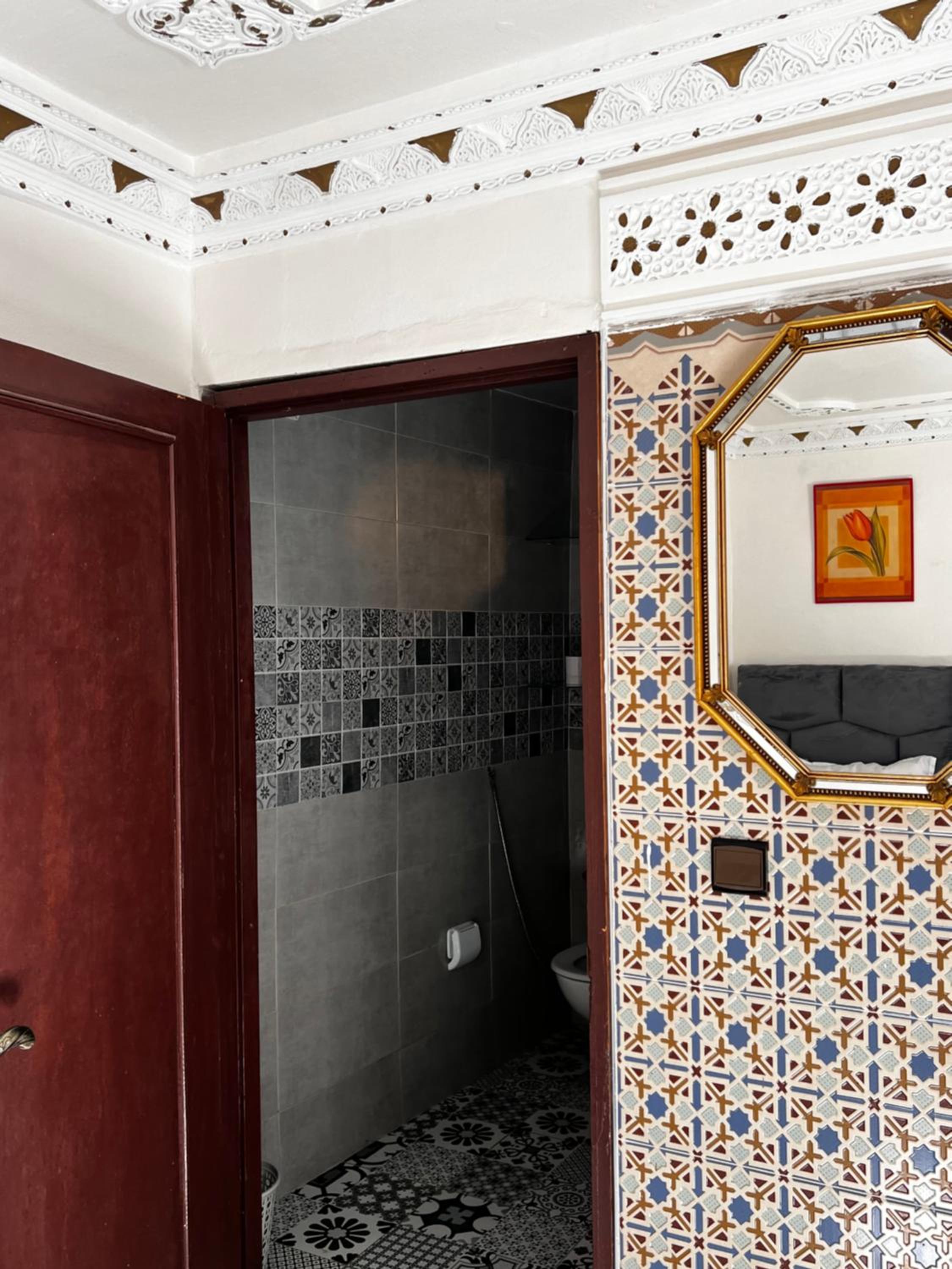 Twin Room with Private Bathroom - Photo 4
