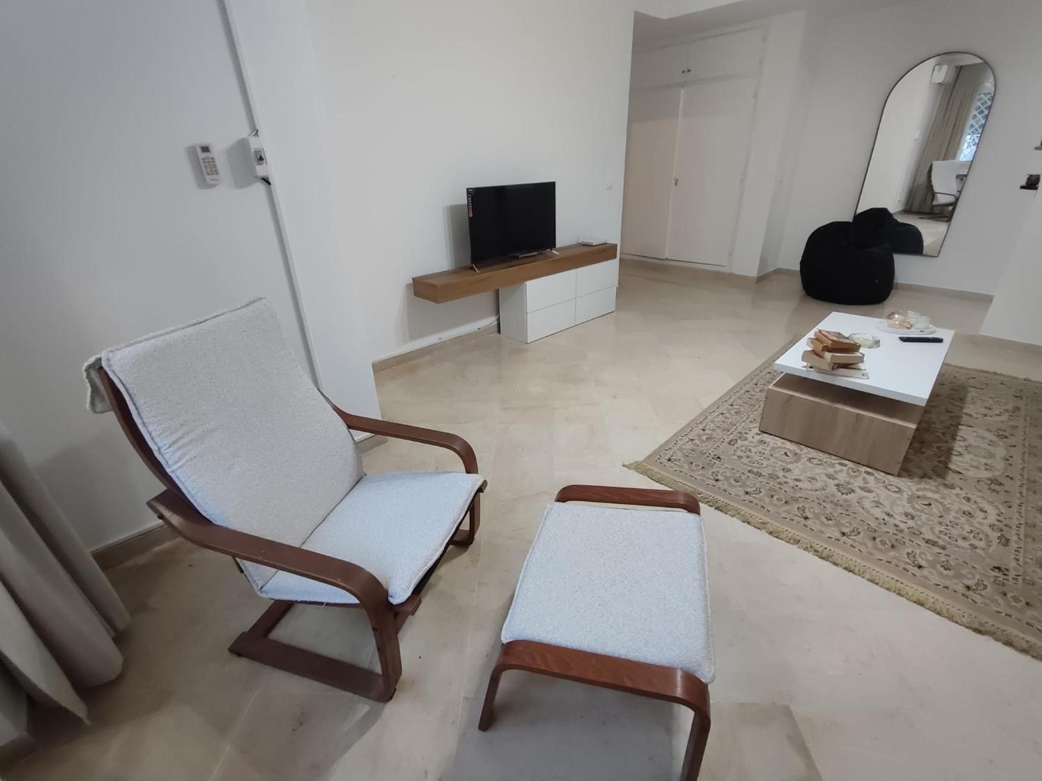 One-Bedroom Apartment photo 1