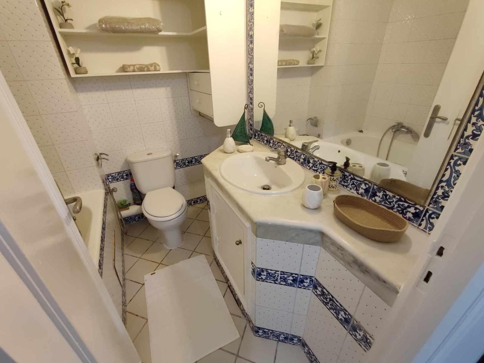 One-Bedroom Apartment photo 3