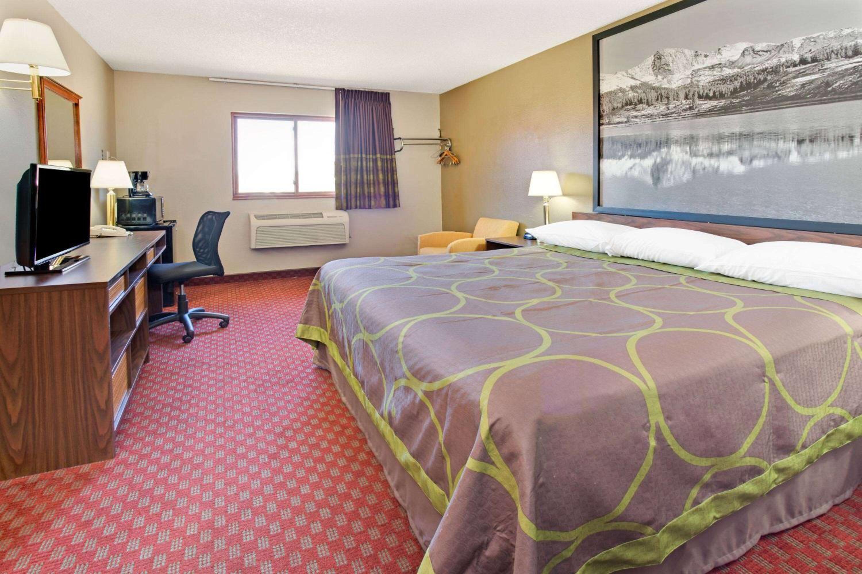 King Room with Bath Tub - Mobility Accessible/Non-Smoking photo 1