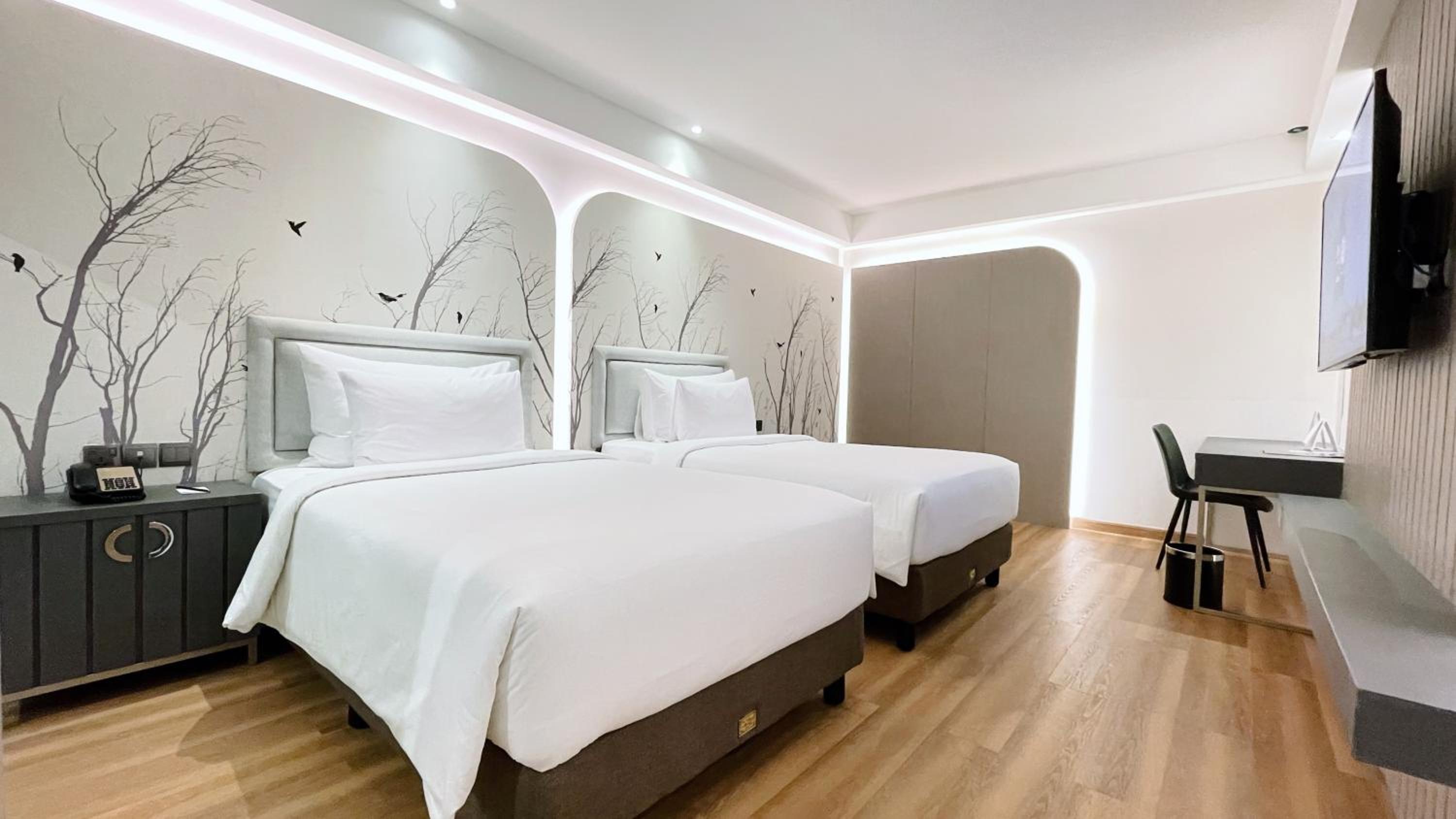 Business Twin Room - Photo 3
