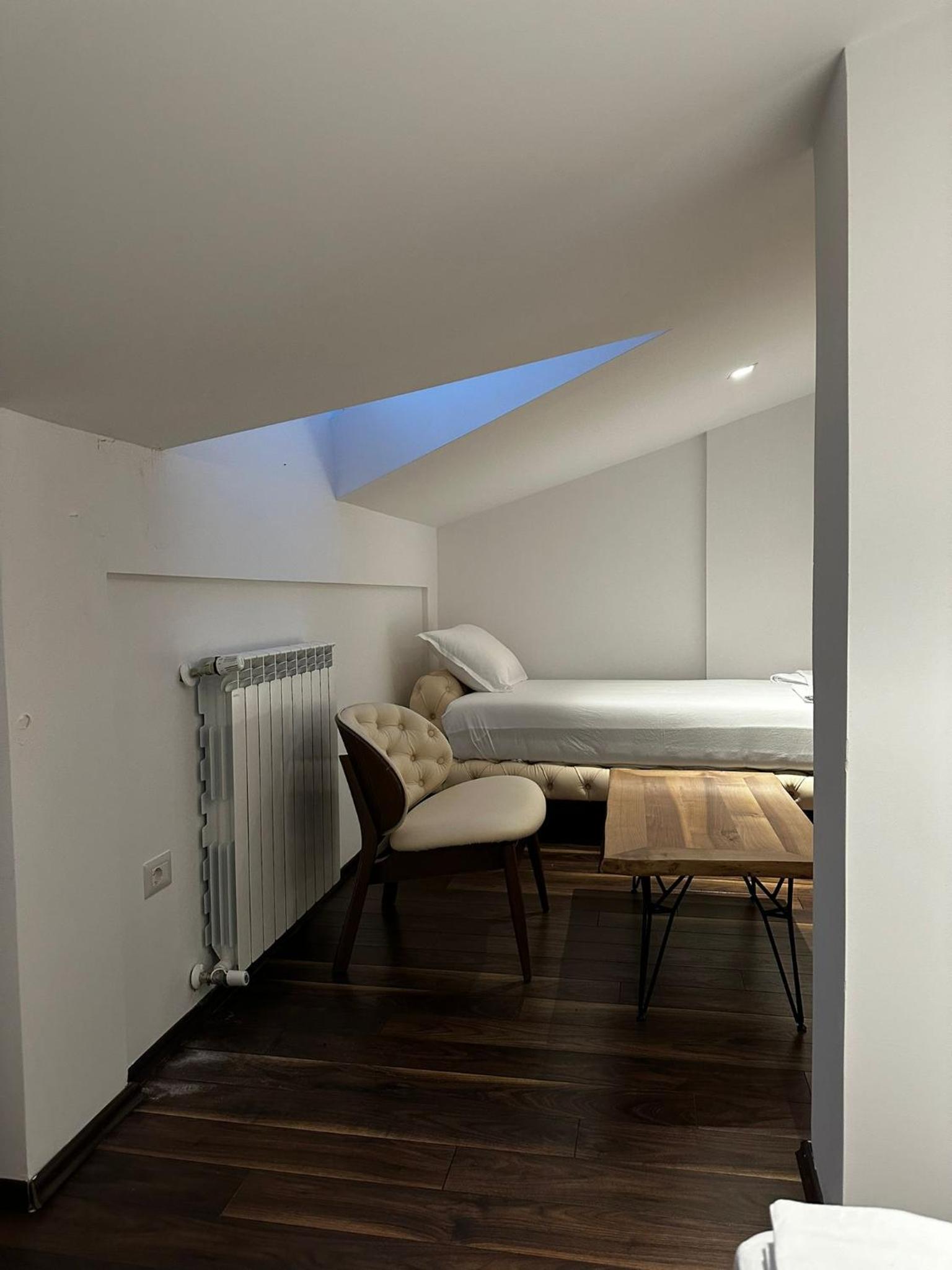 Single Room photo 3