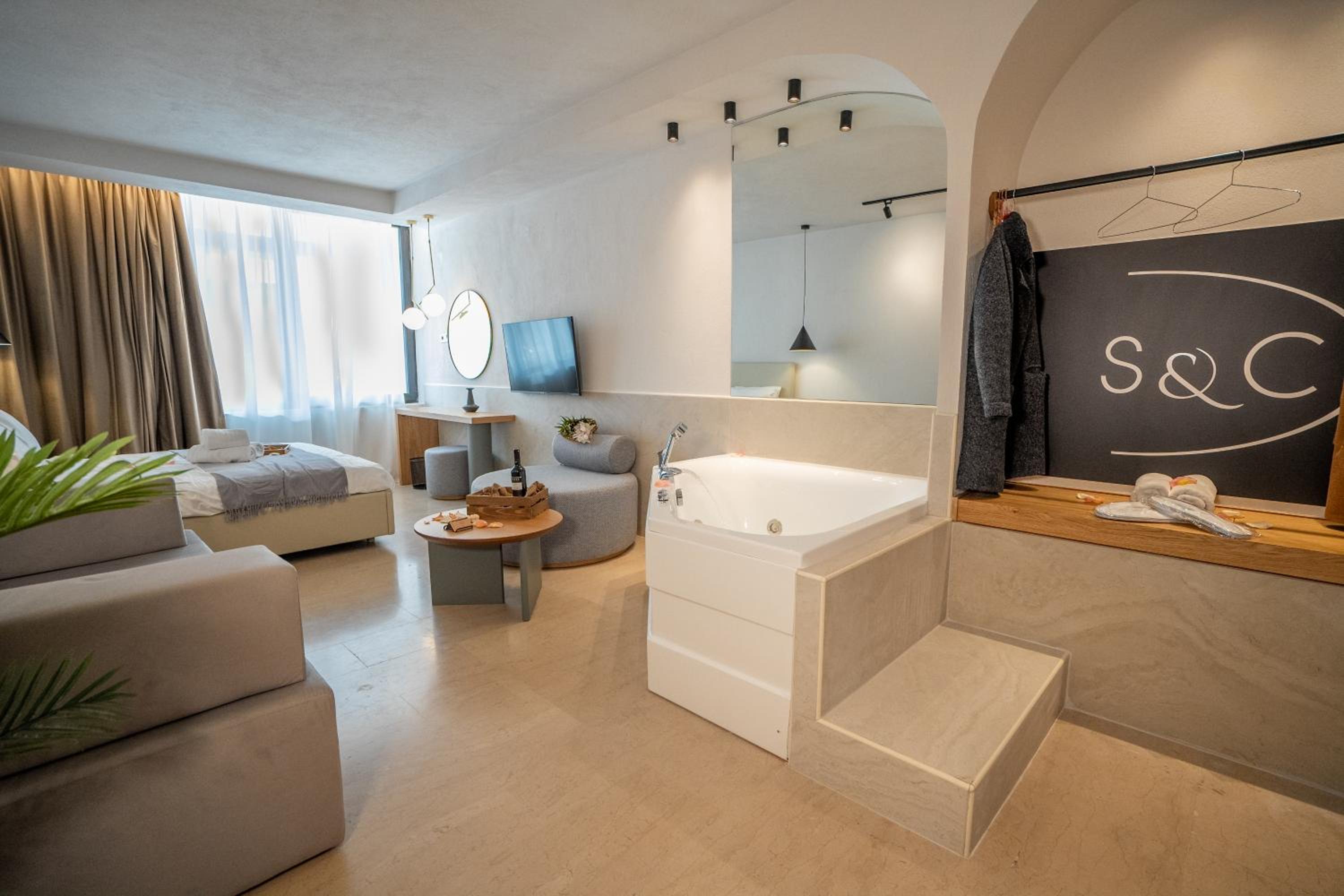 Queen Room with Spa Bath - Photo 2
