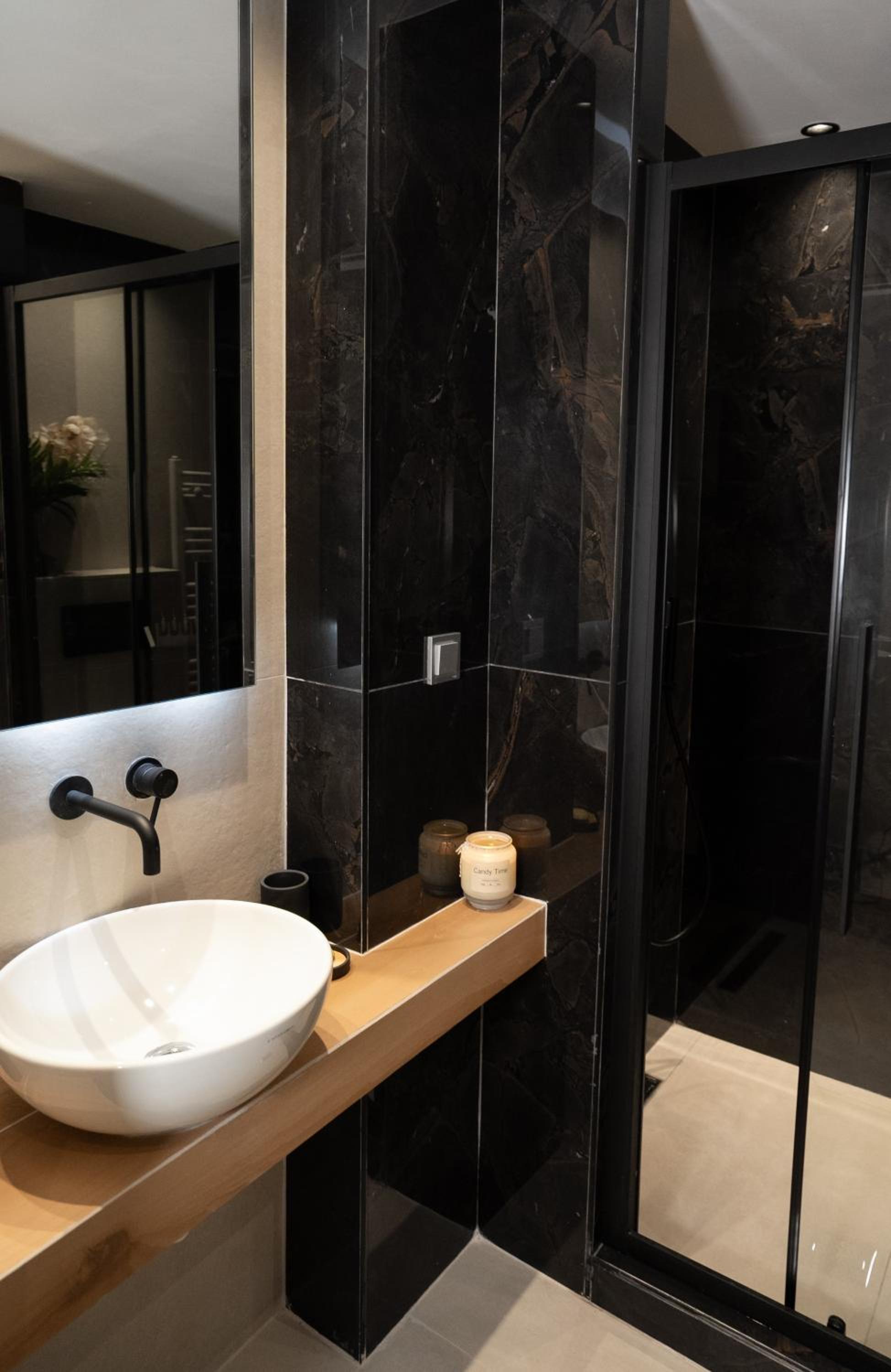 Queen Room with Spa Bath - Photo 9