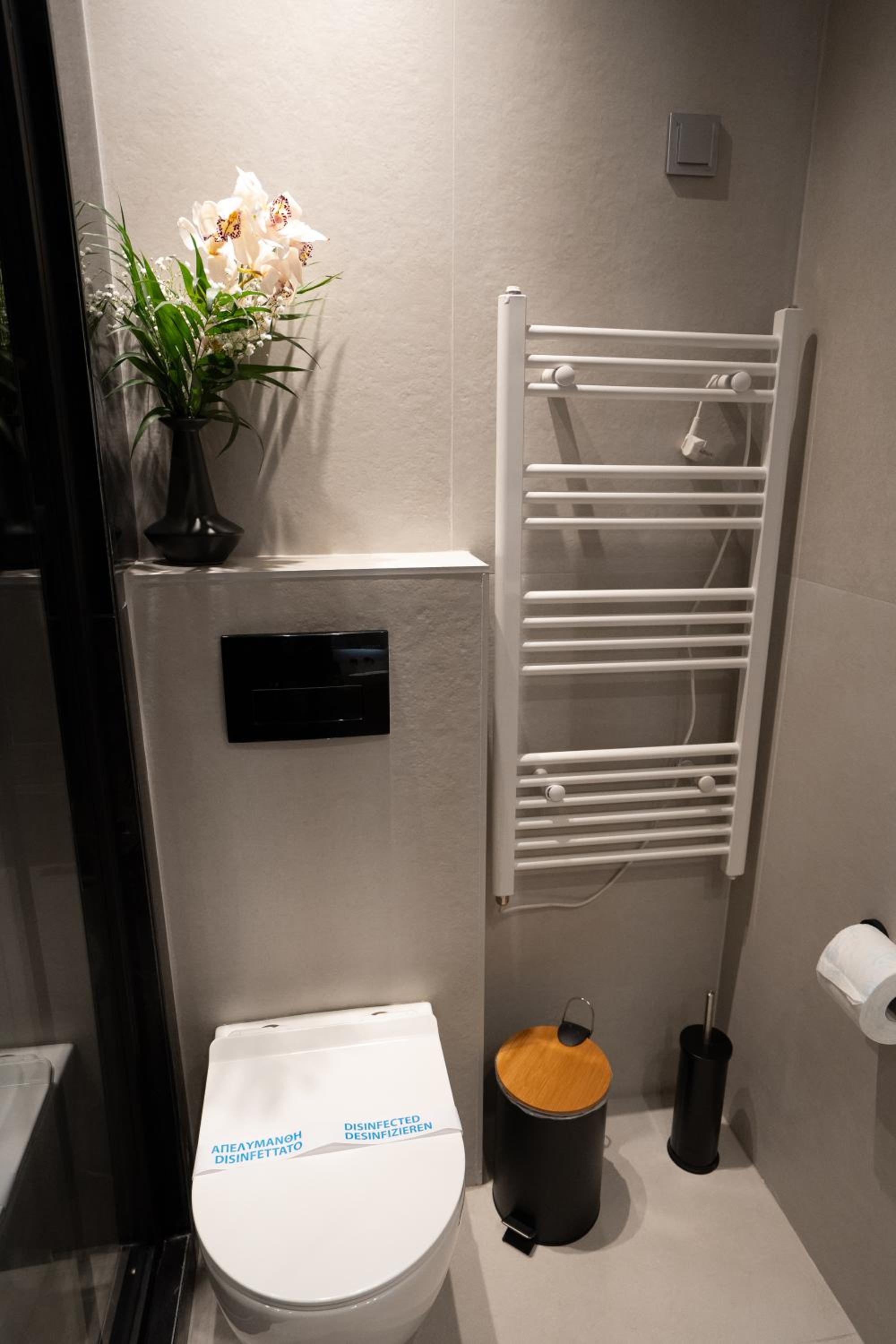 Queen Room with Spa Bath - Photo 24