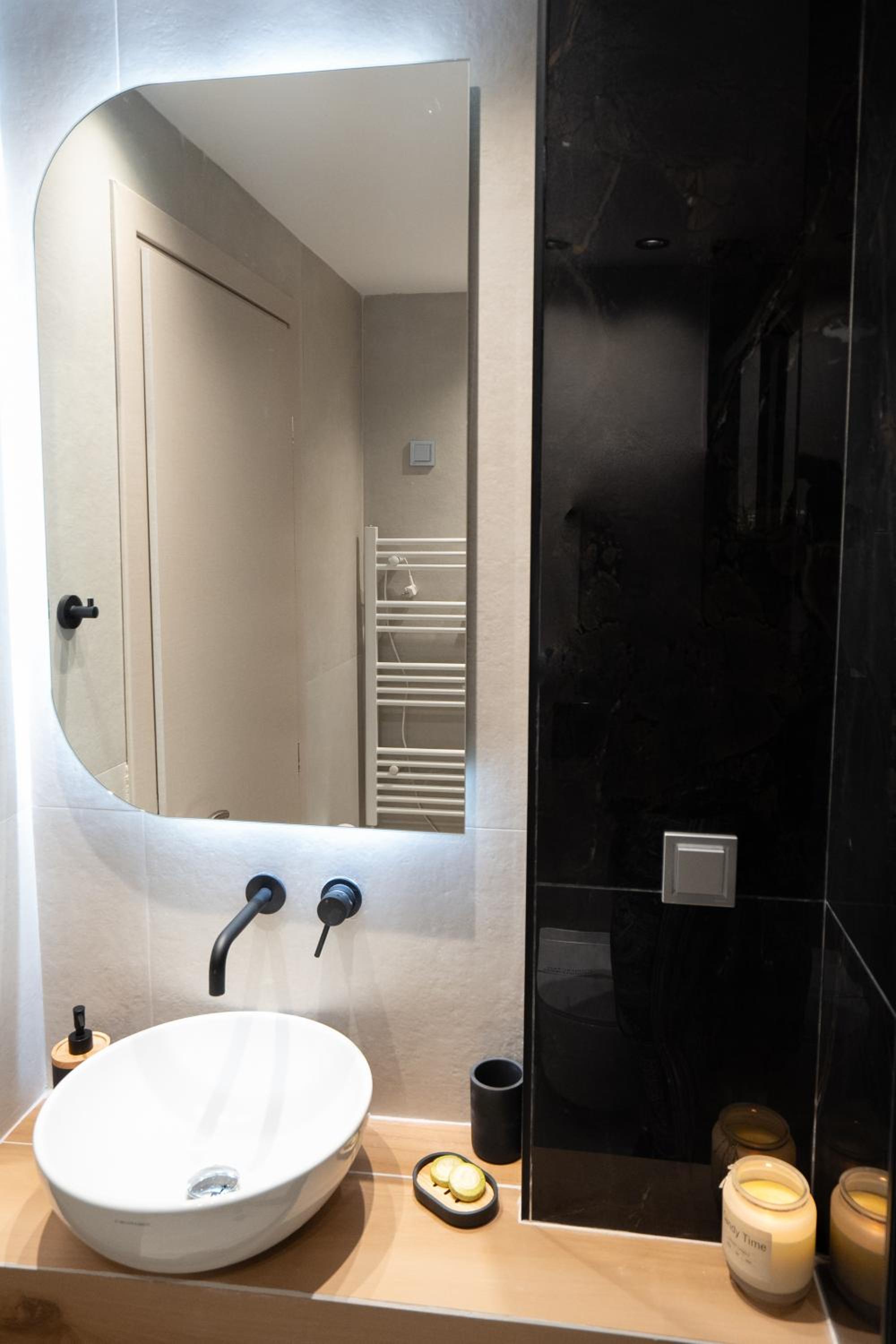 Queen Room with Spa Bath - Photo 25