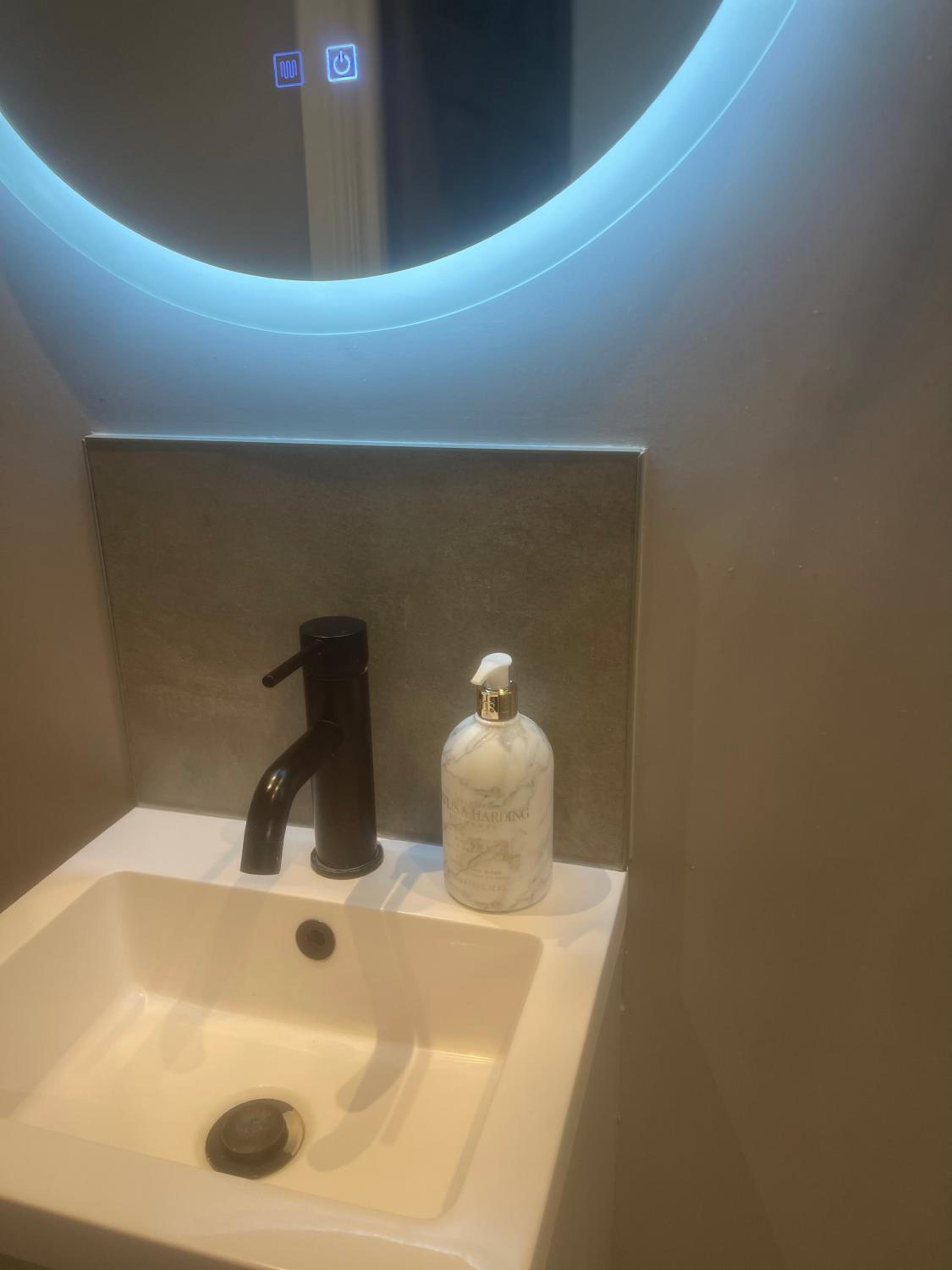 Deluxe Double Room with Shower