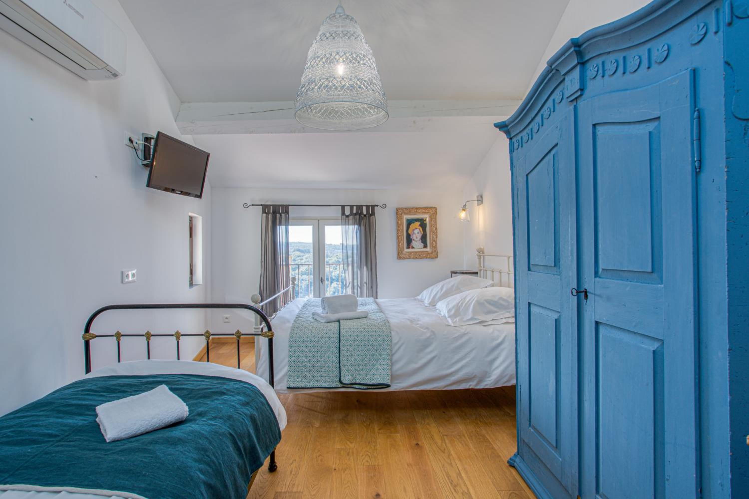 Triple Room with City View