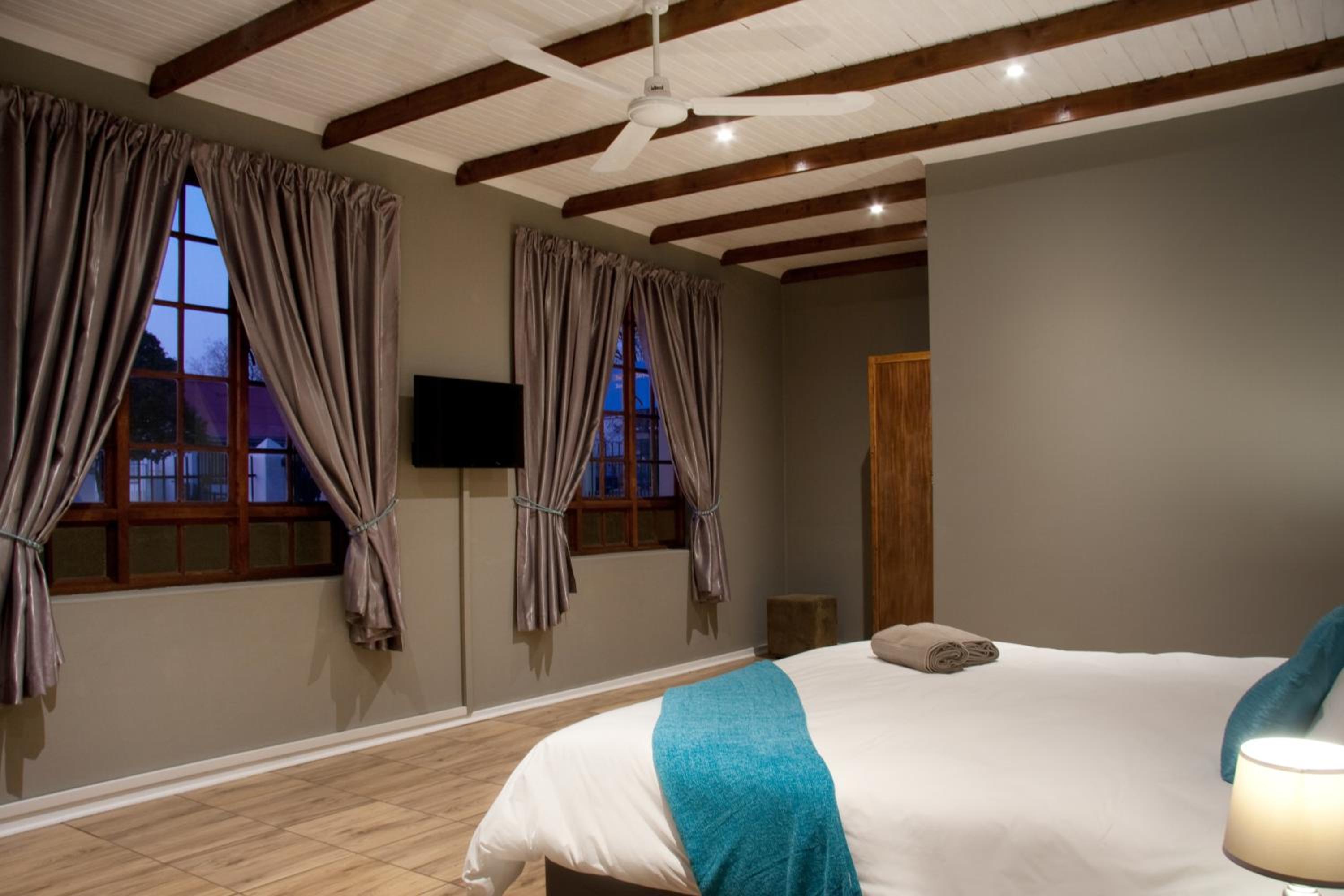 Double or Twin Room - Photo 4