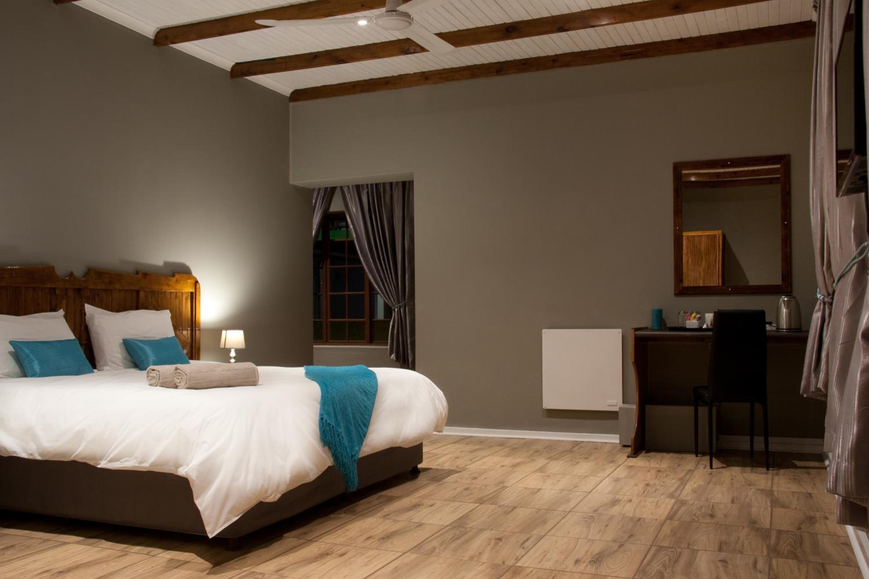 Double or Twin Room - Photo 5