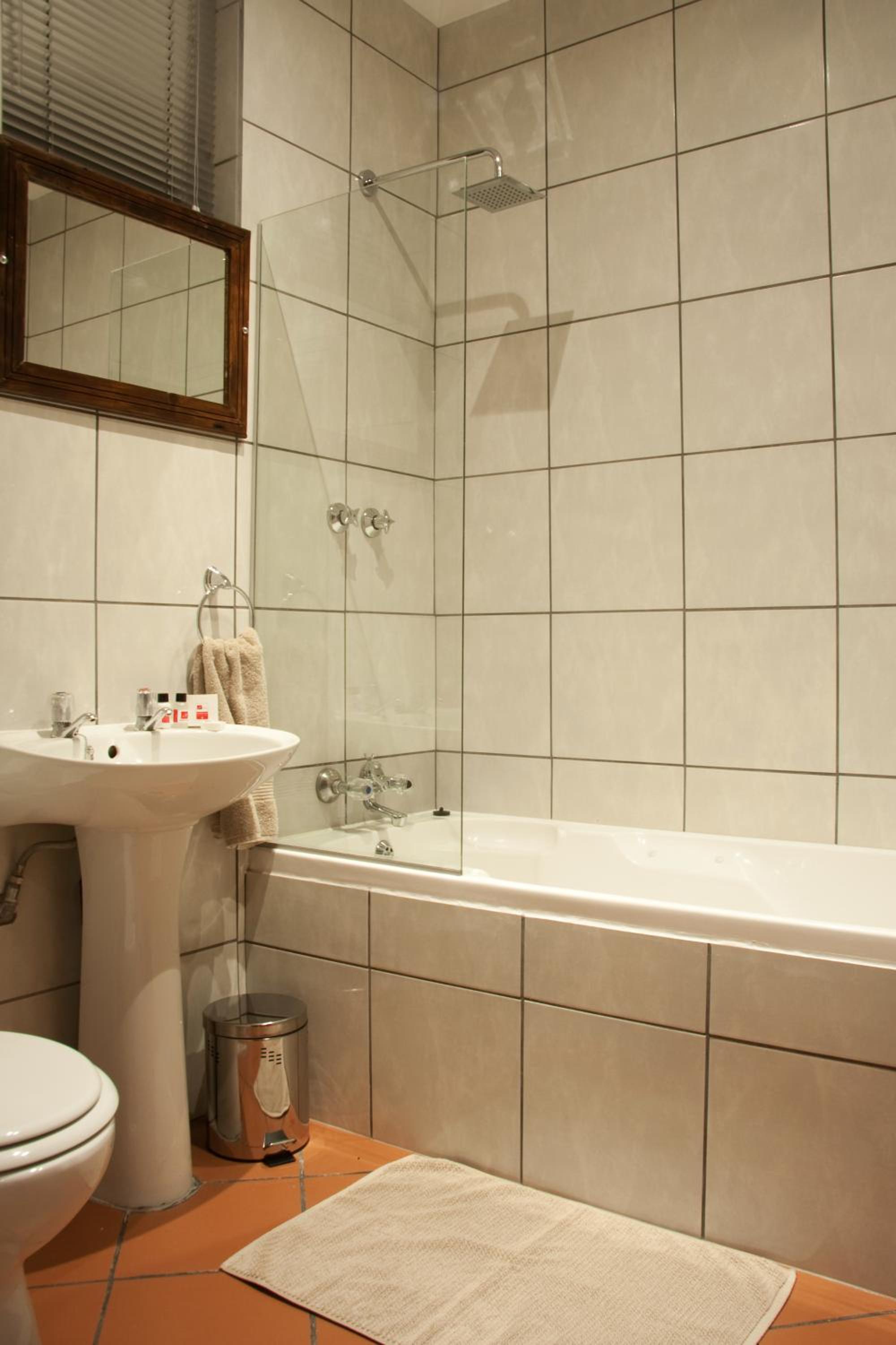 Double or Twin Room - Photo 6