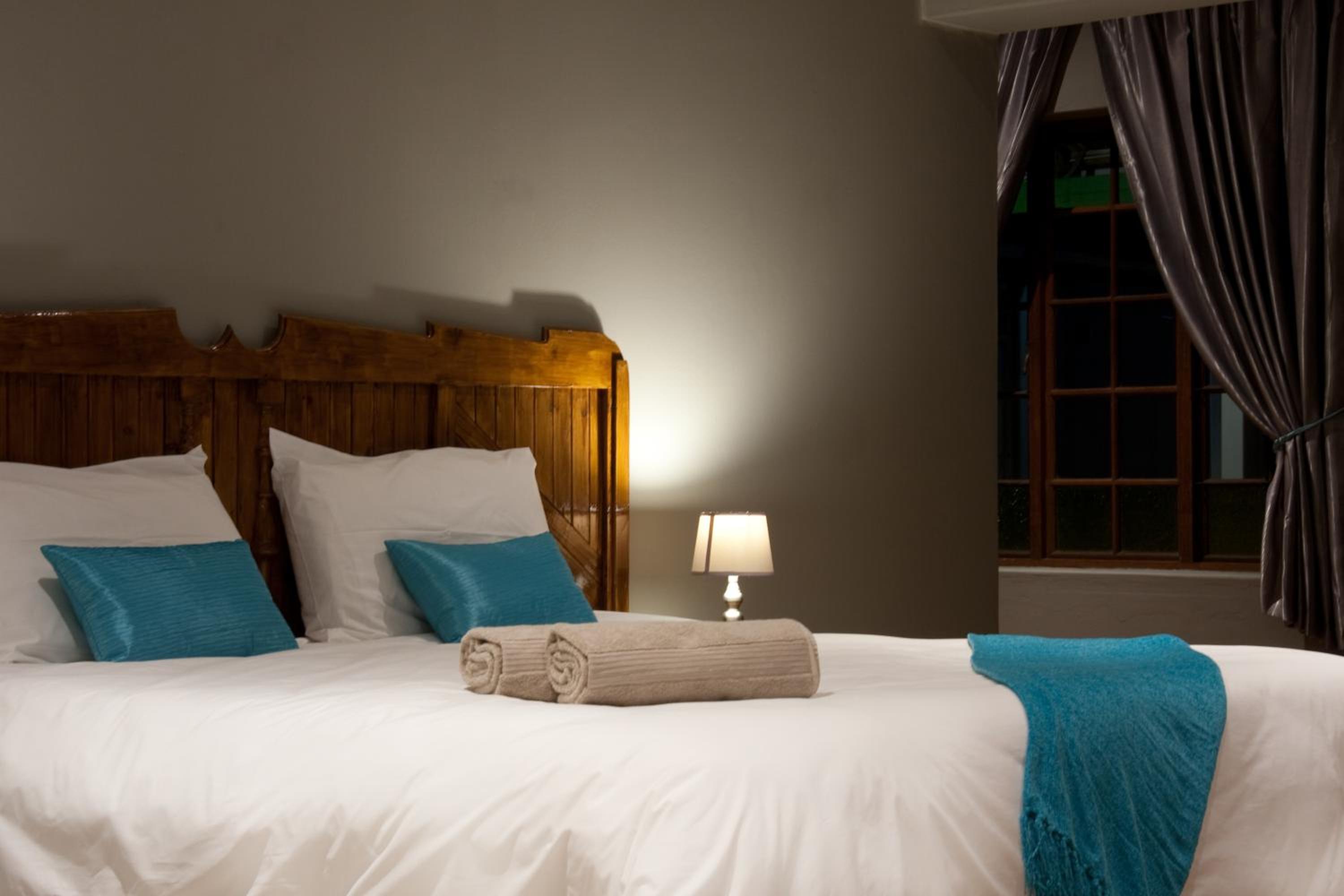 Double or Twin Room - Photo 9