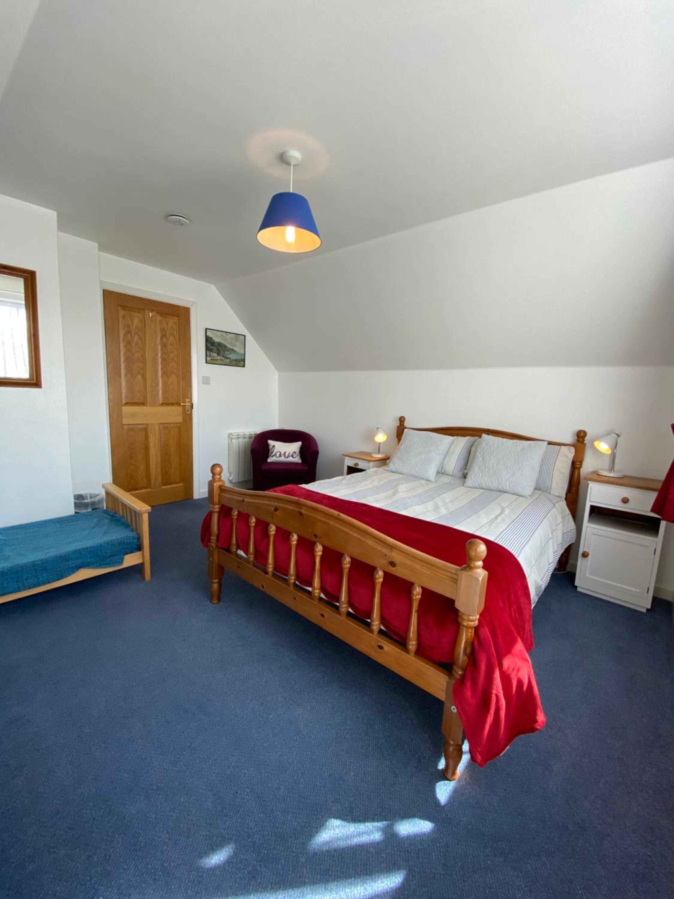 Five-Bedroom House photo 1