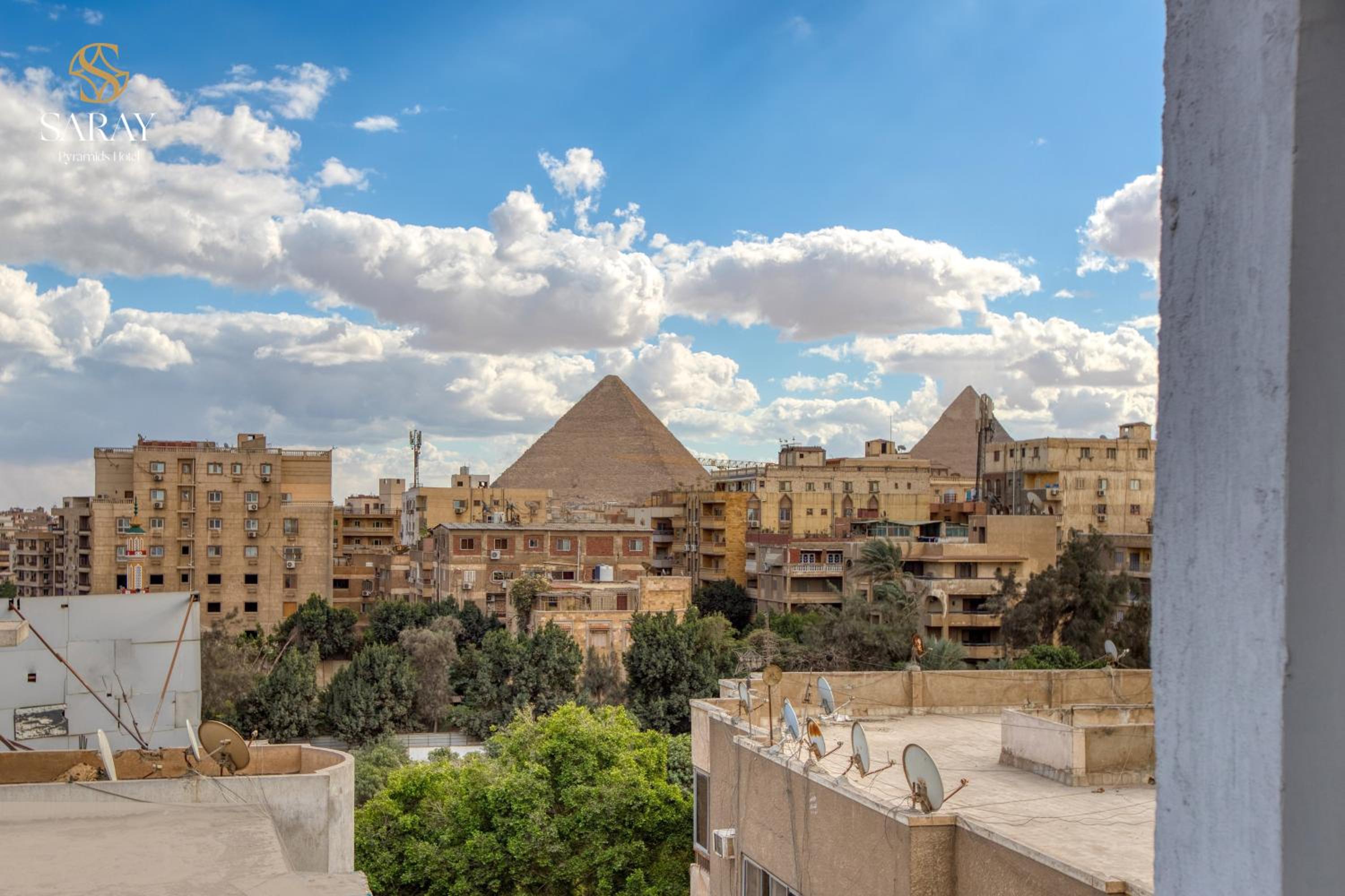 Junior Suite with Pyramids View