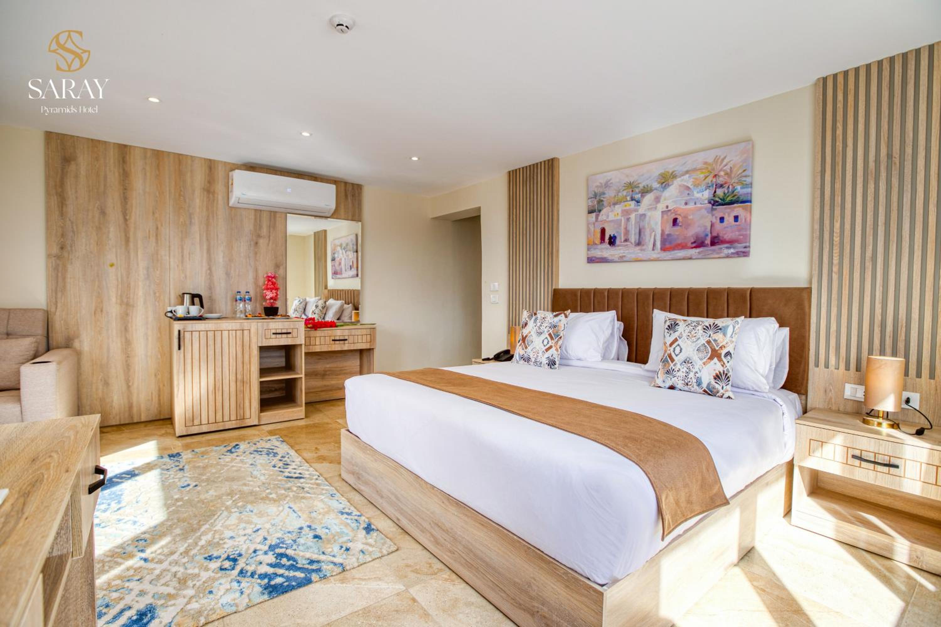 Junior Suite with Pyramids View thumbnail 5
