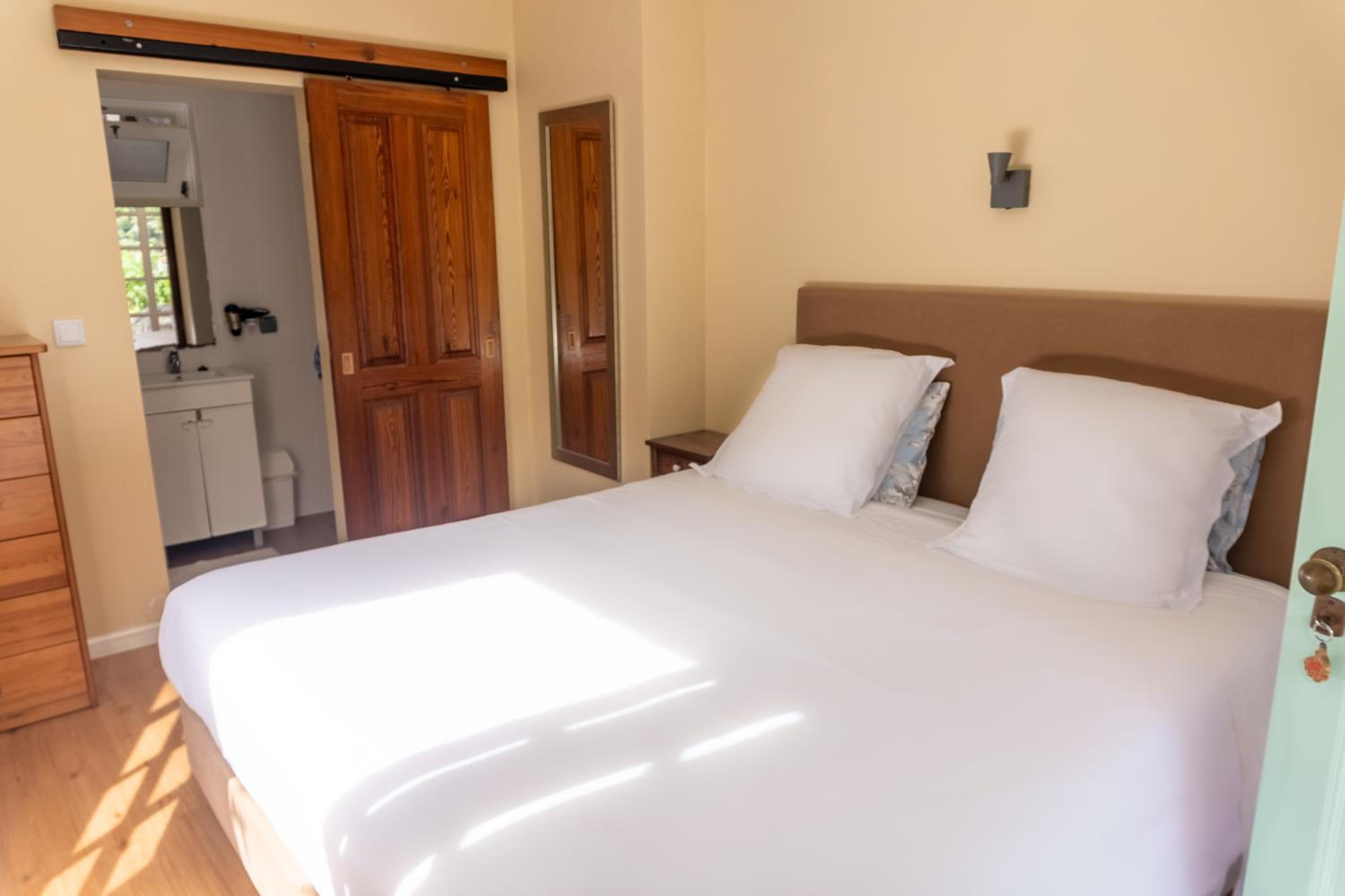 Double Room with Private Bathroom - Photo 1