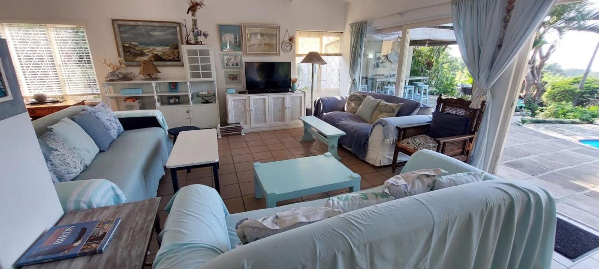 Five-Bedroom House photo 3