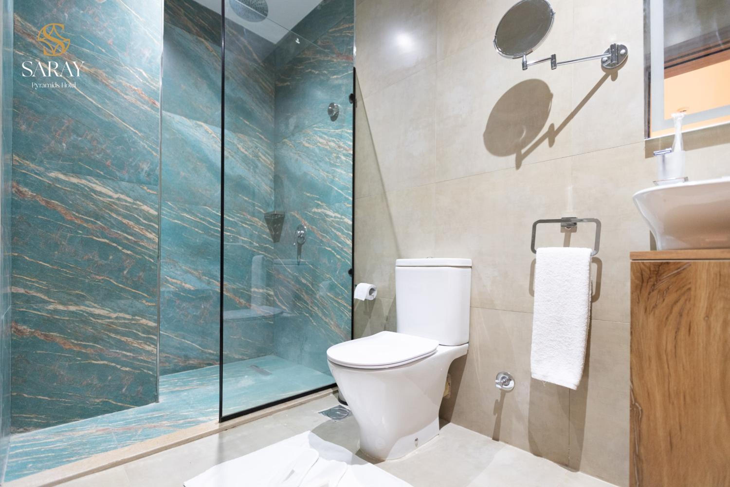 Superior Double Room With Pyramids View thumbnail 5