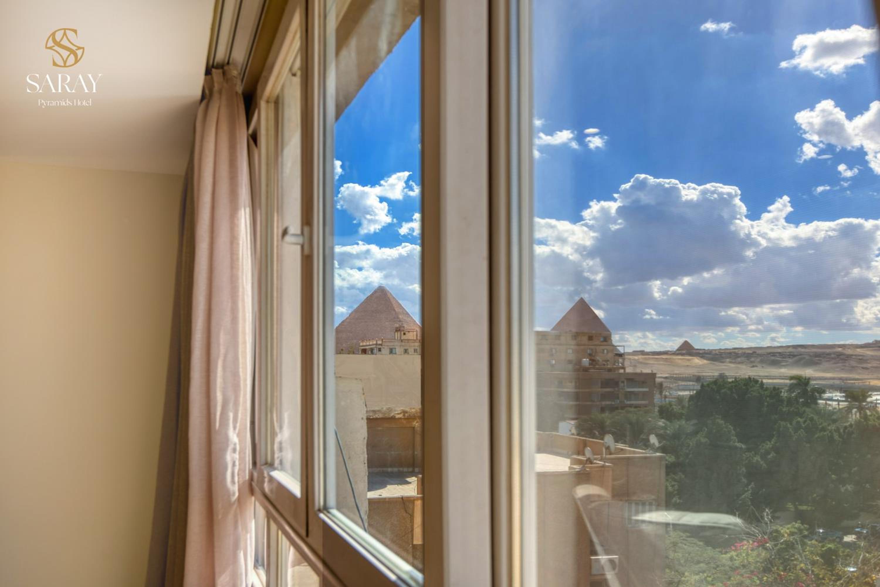 Family Suite with Pyramids View