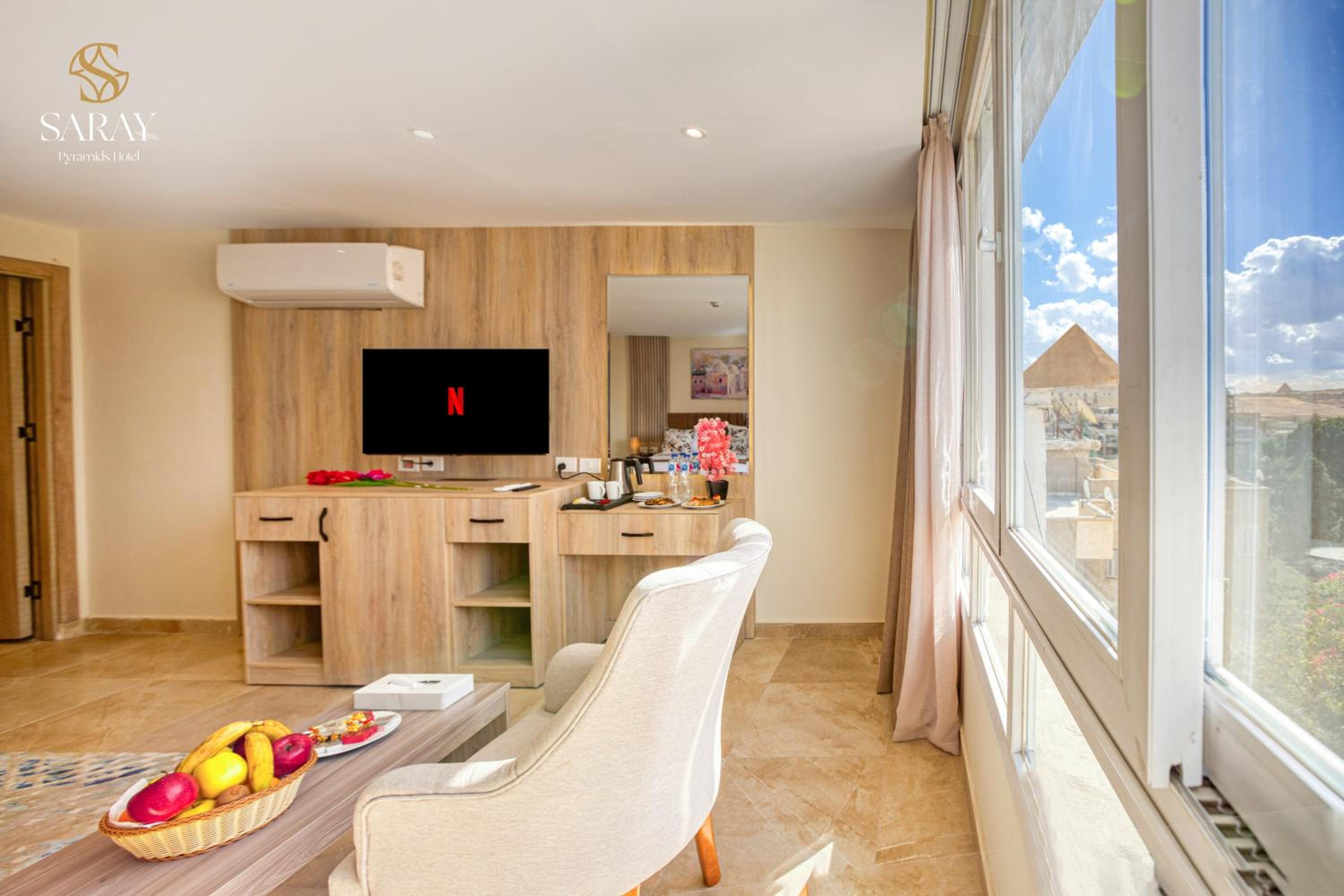 Family Suite with Pyramids View thumbnail 5