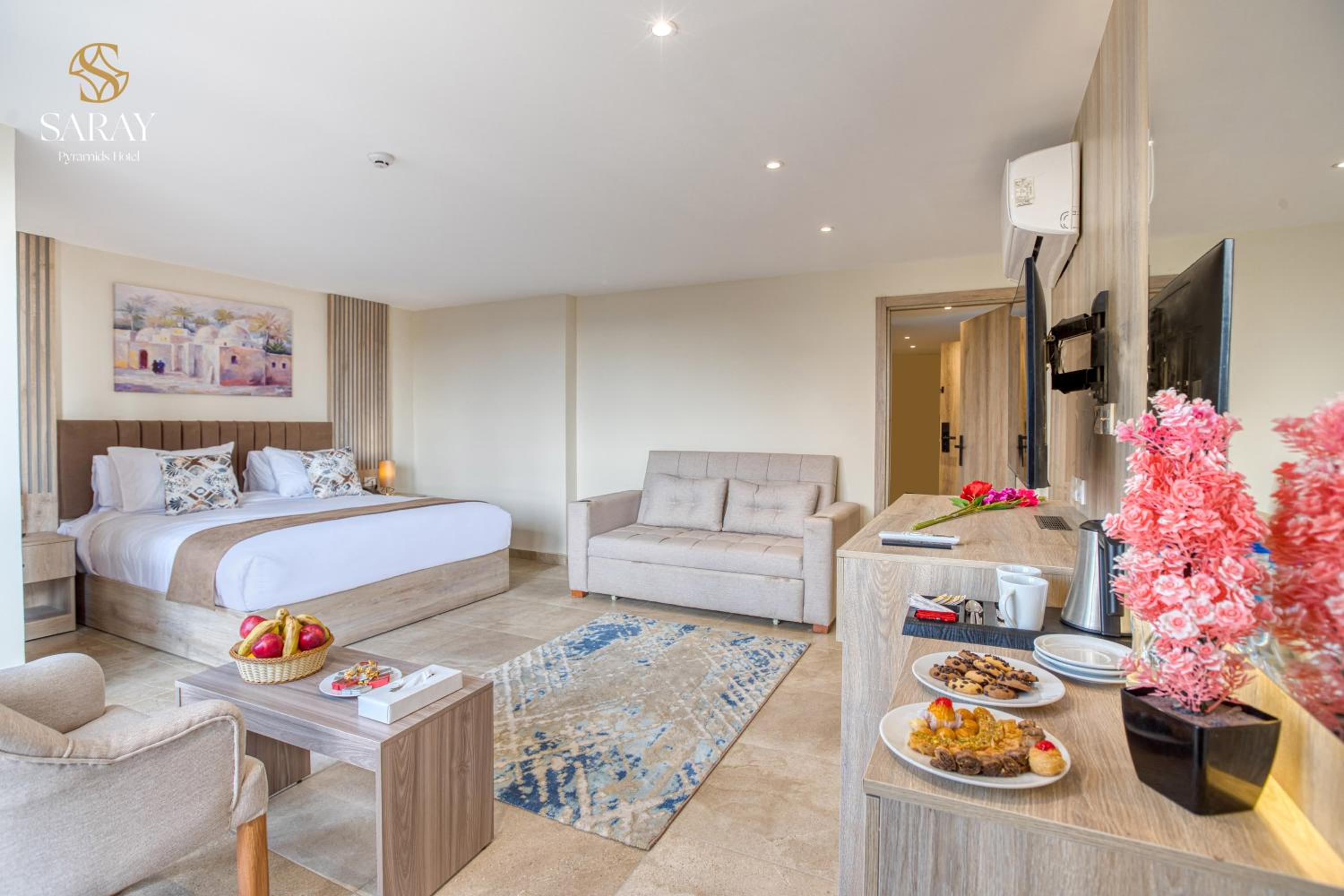 Family Suite with Pyramids View