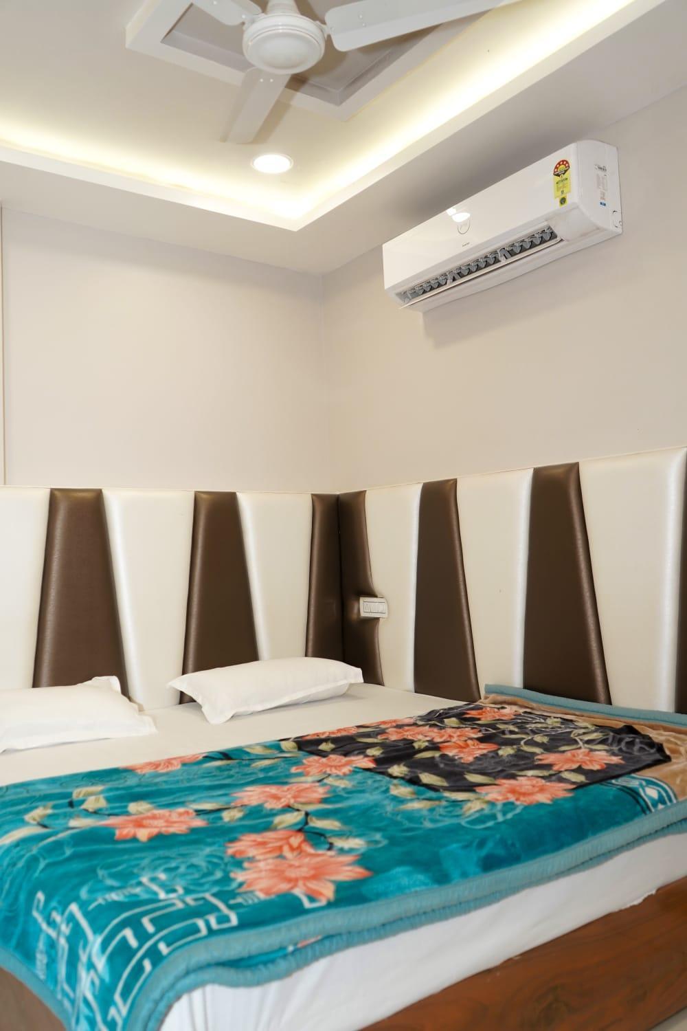 Deluxe Double Room (2 Adults + 1 Child)