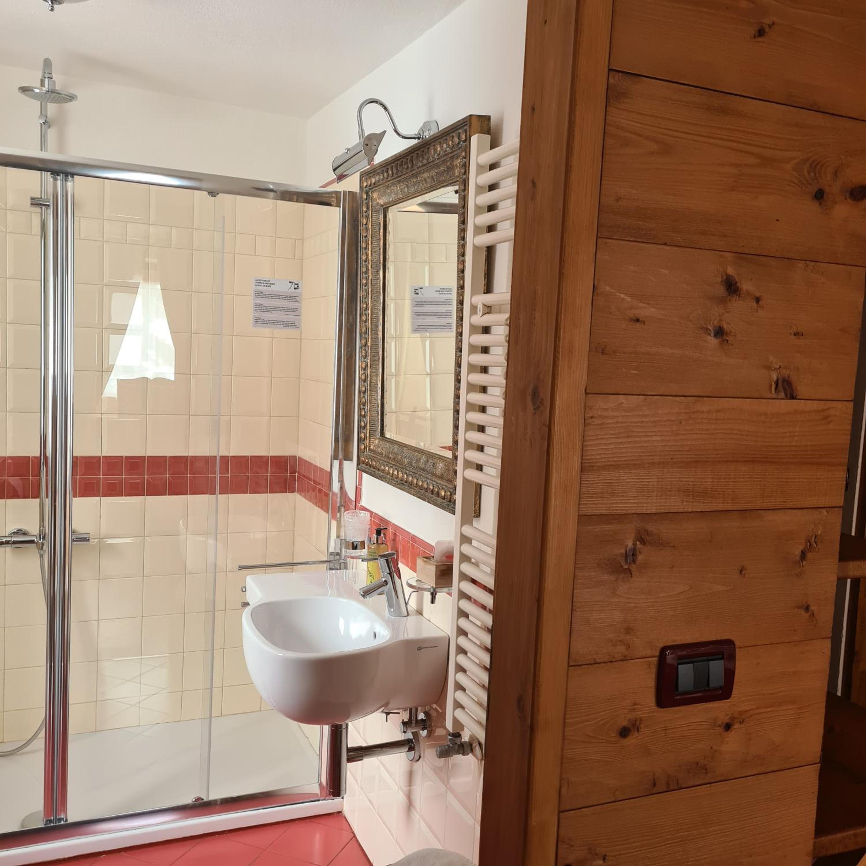 Deluxe Junior Suite photo 2