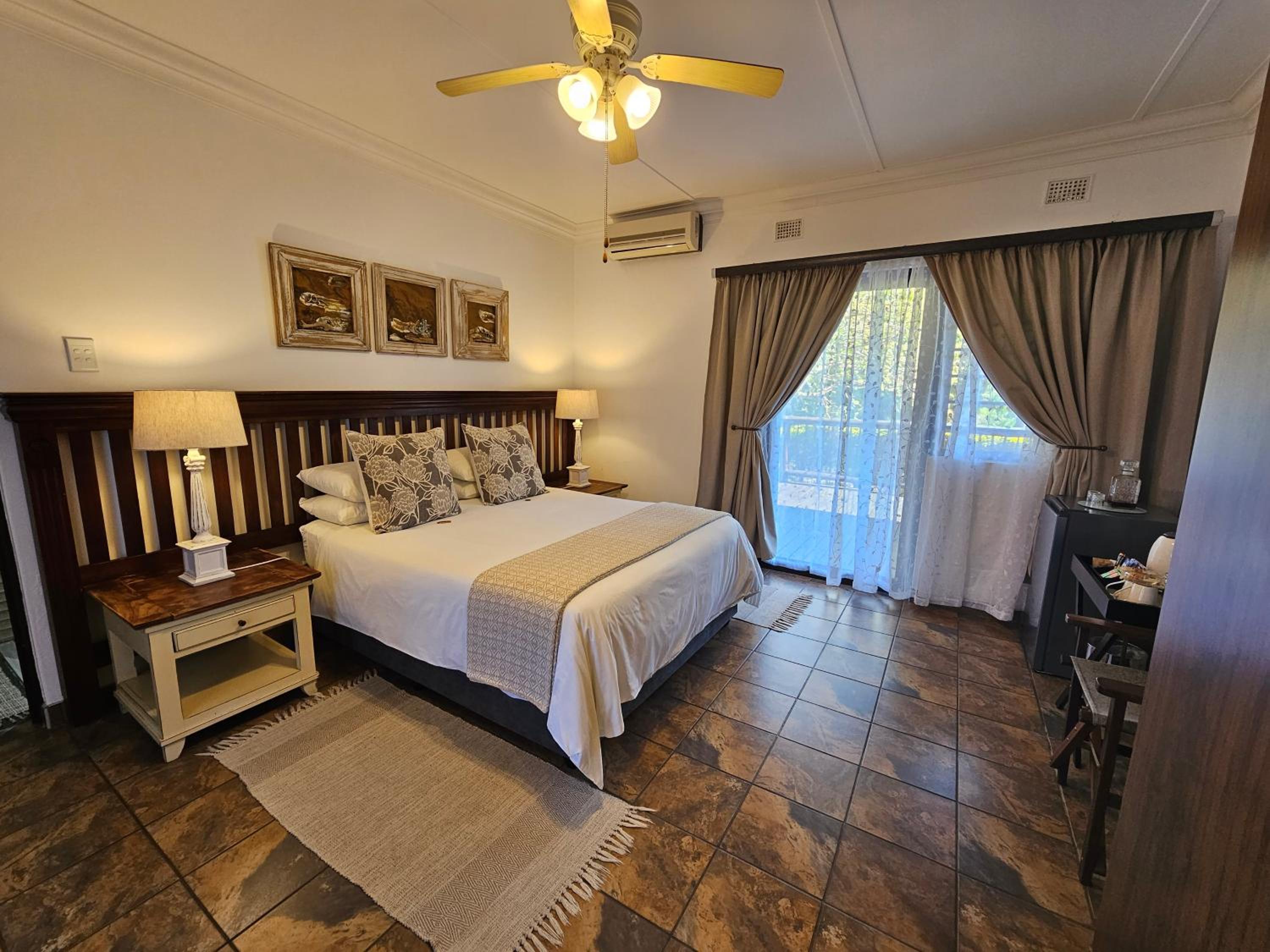 Deluxe Twin/King Forest View Room with Balcony photo 1