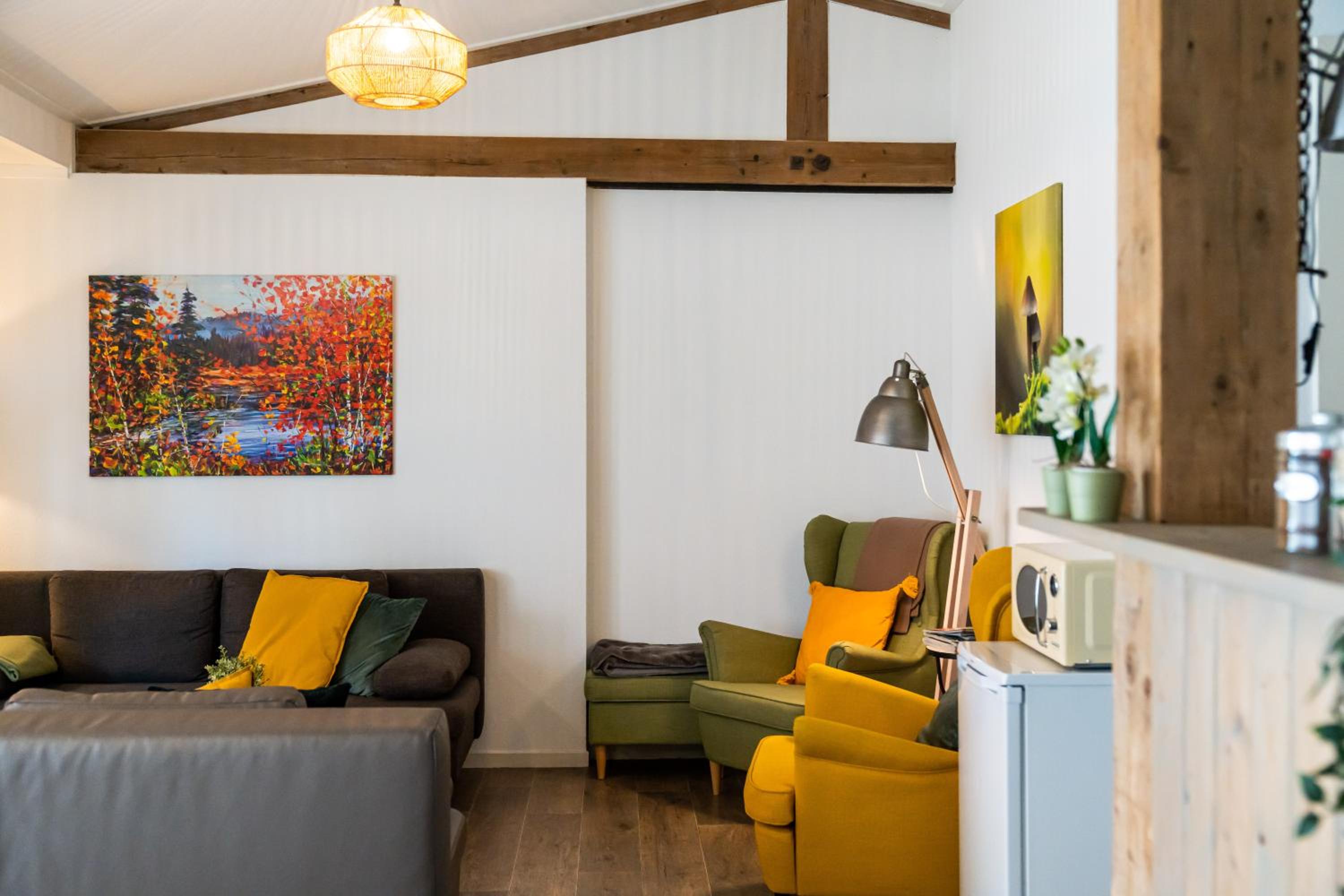Studio Apartment - Photo 16