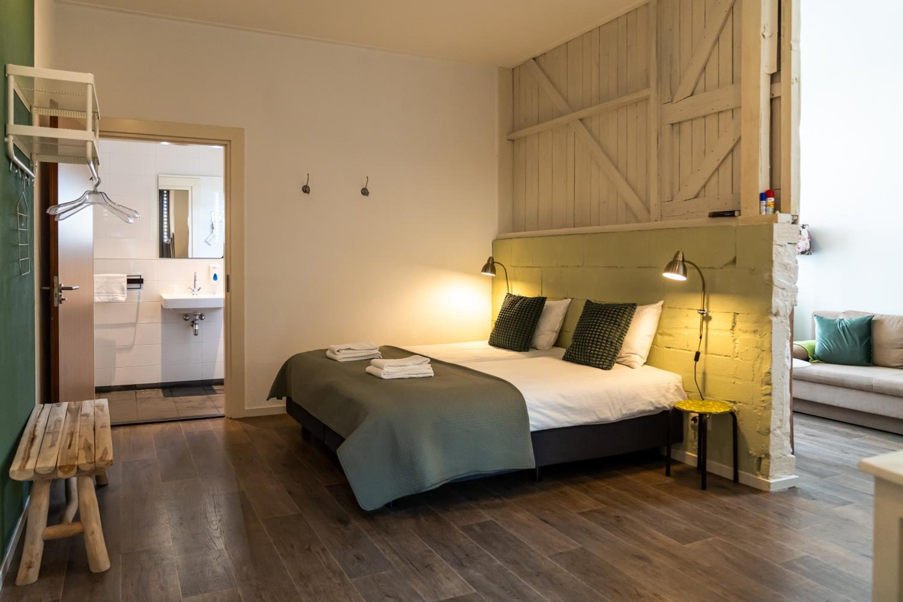 Twin Room - Photo 8