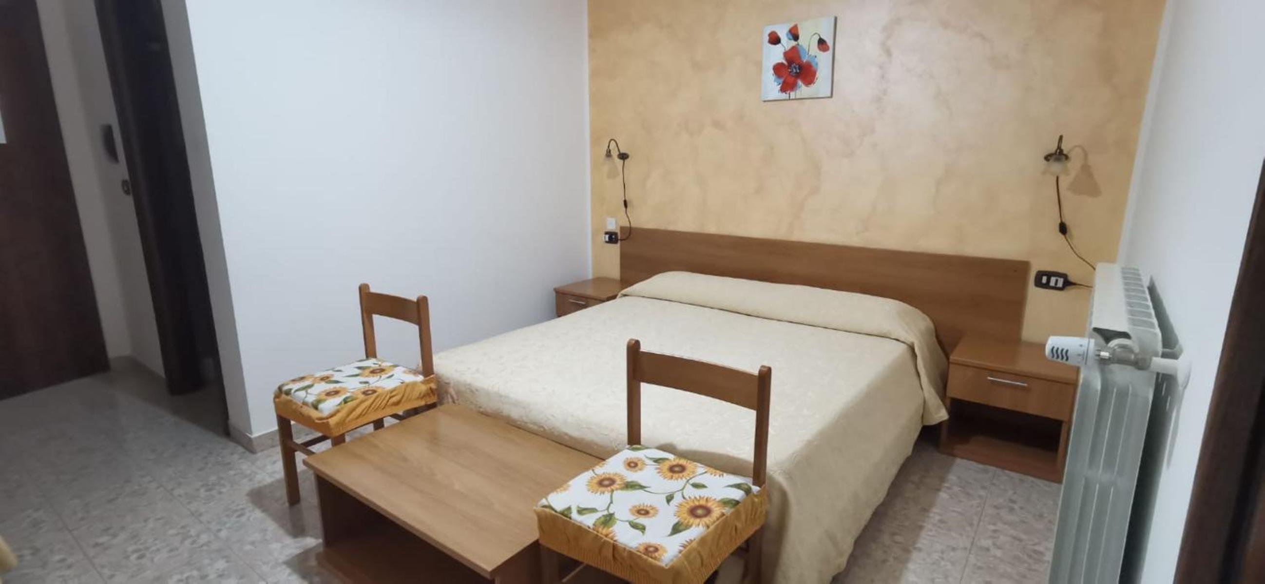 Double or Twin Room with Balcony - Photo 8