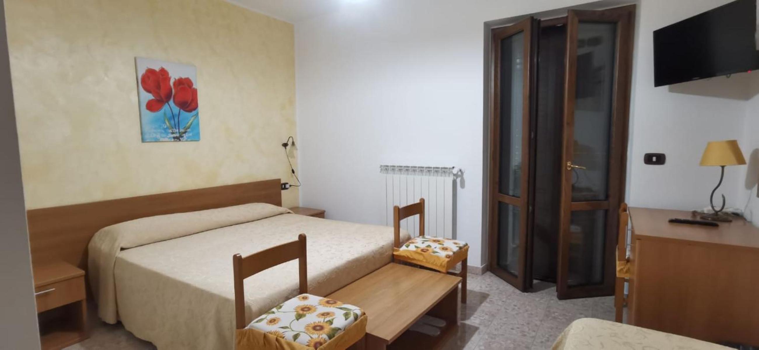 Double or Twin Room with Balcony - Photo 7