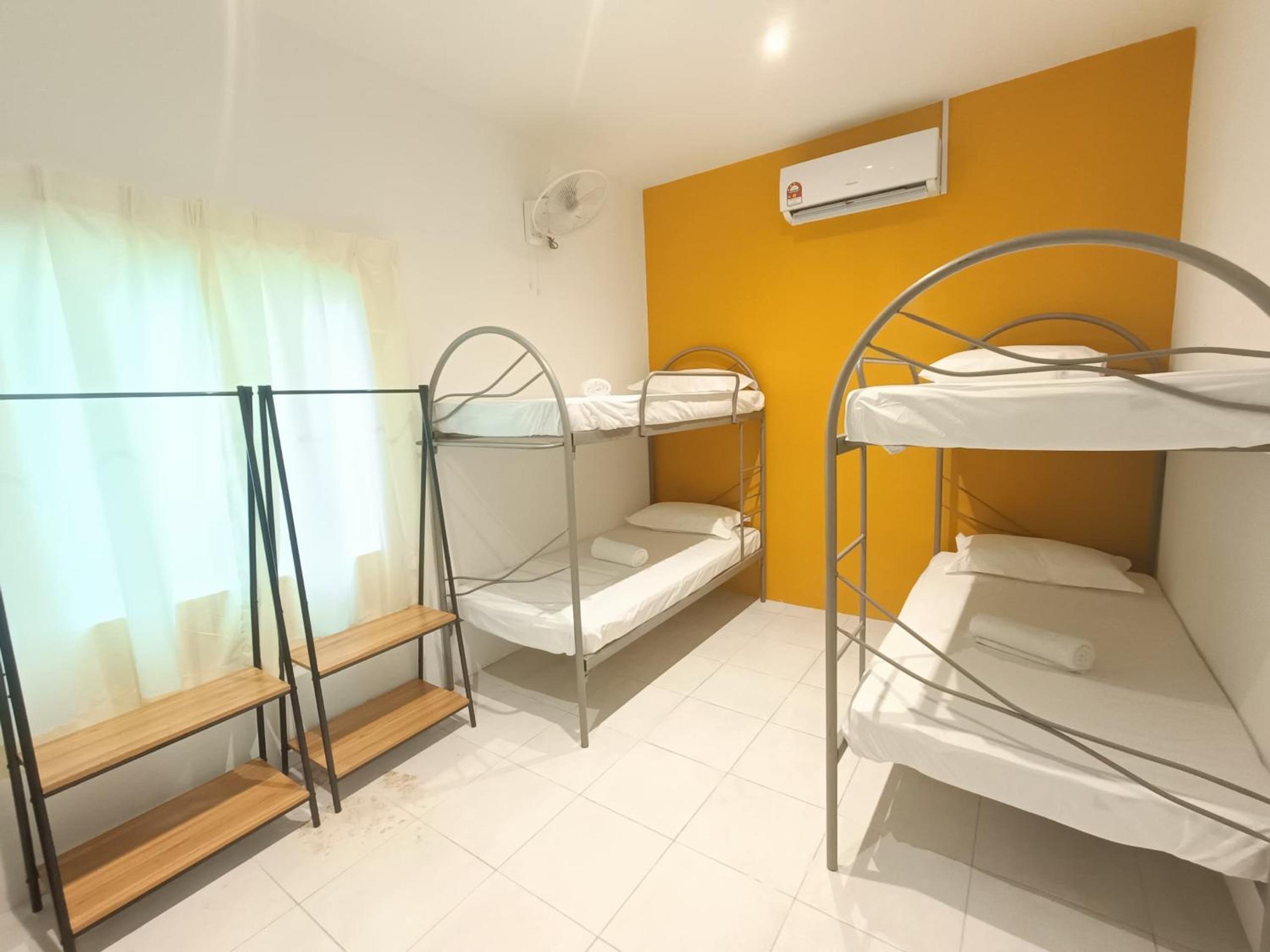 Dormitory Room - Photo 1