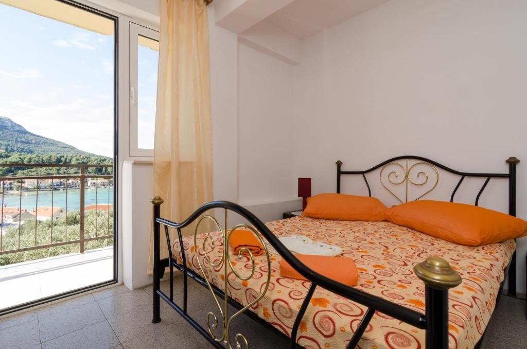 Two-Bedroom Apartment with Balcony and Sea View photo 1