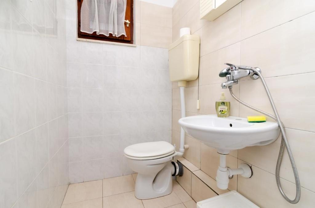 Two-Bedroom Apartment with Balcony and Sea View photo 2
