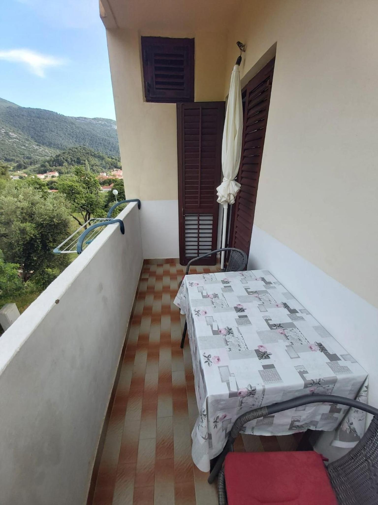 Studio Apartment with Balcony photo 2