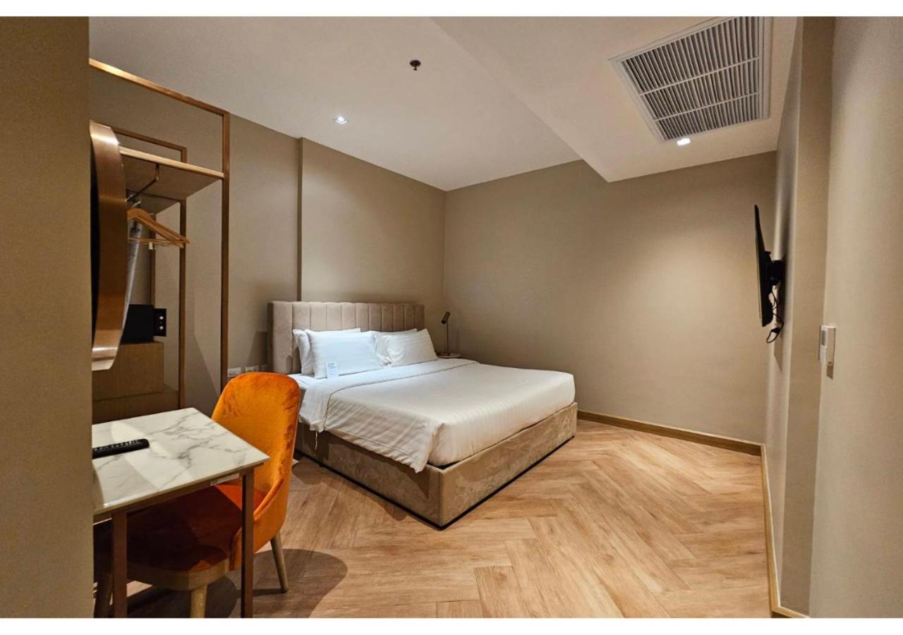 Standard King Room photo 2